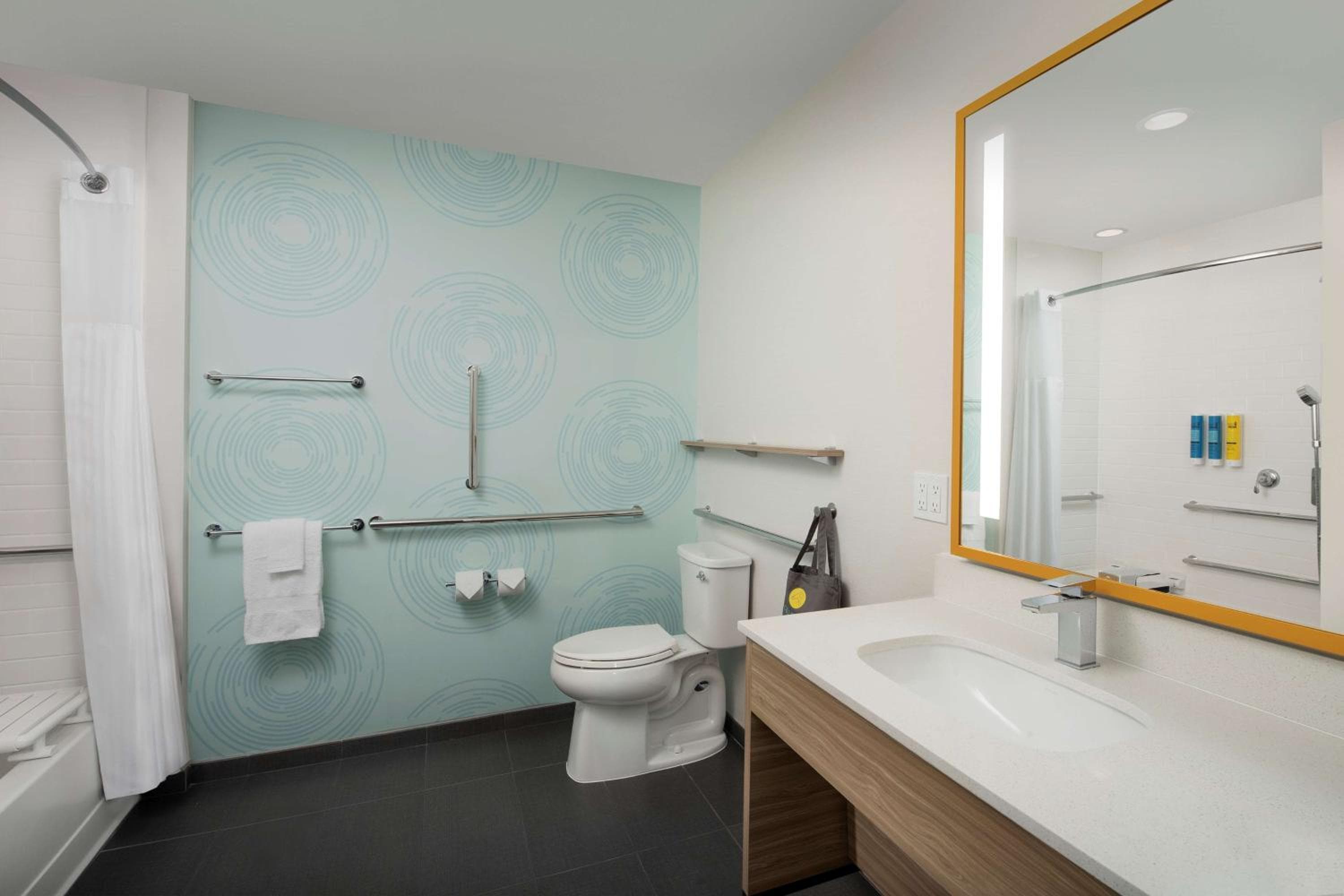 Tru By Hilton Miami West Brickell — 24