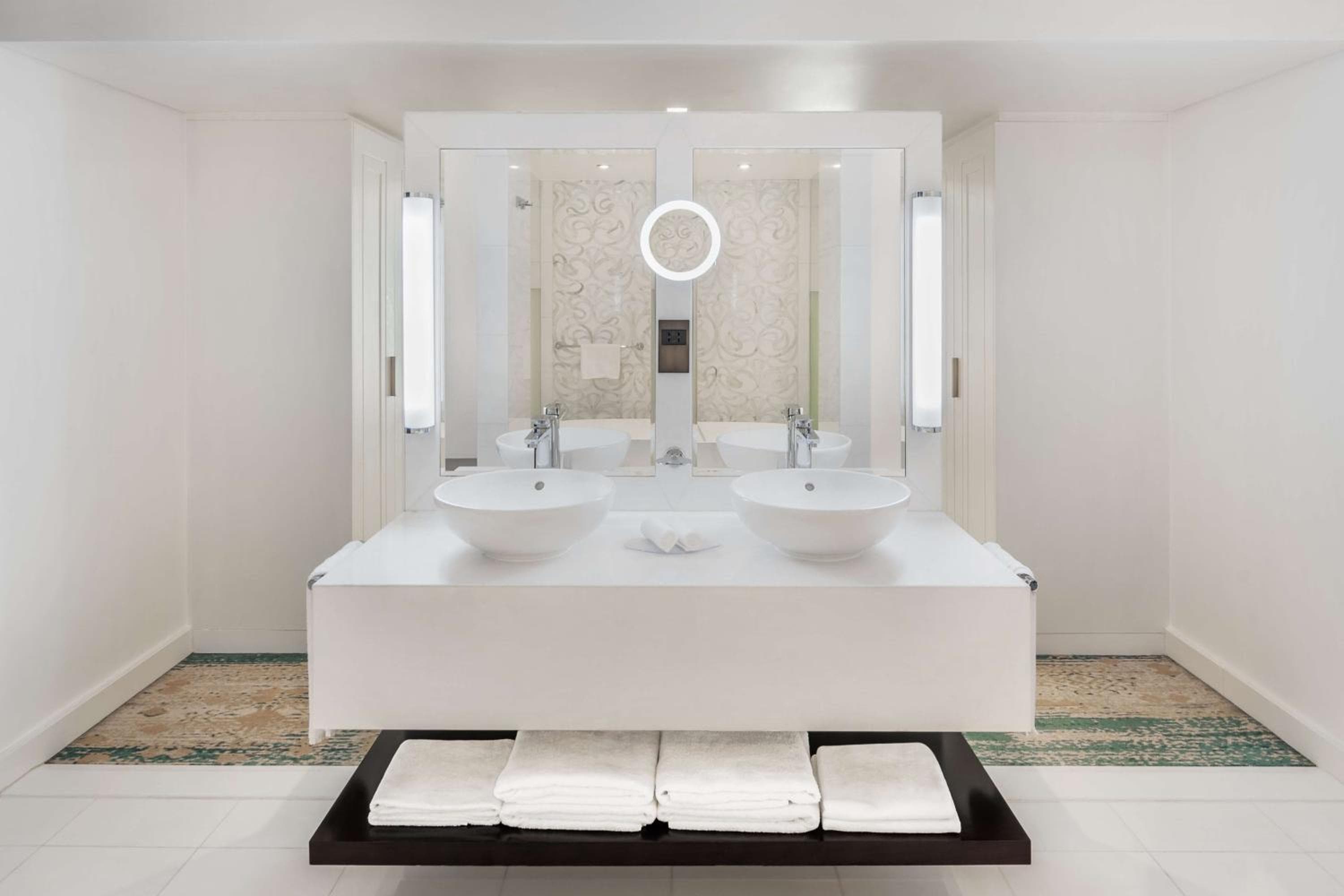 Radisson Blu Hotel, Dubai Deira Creek — 7