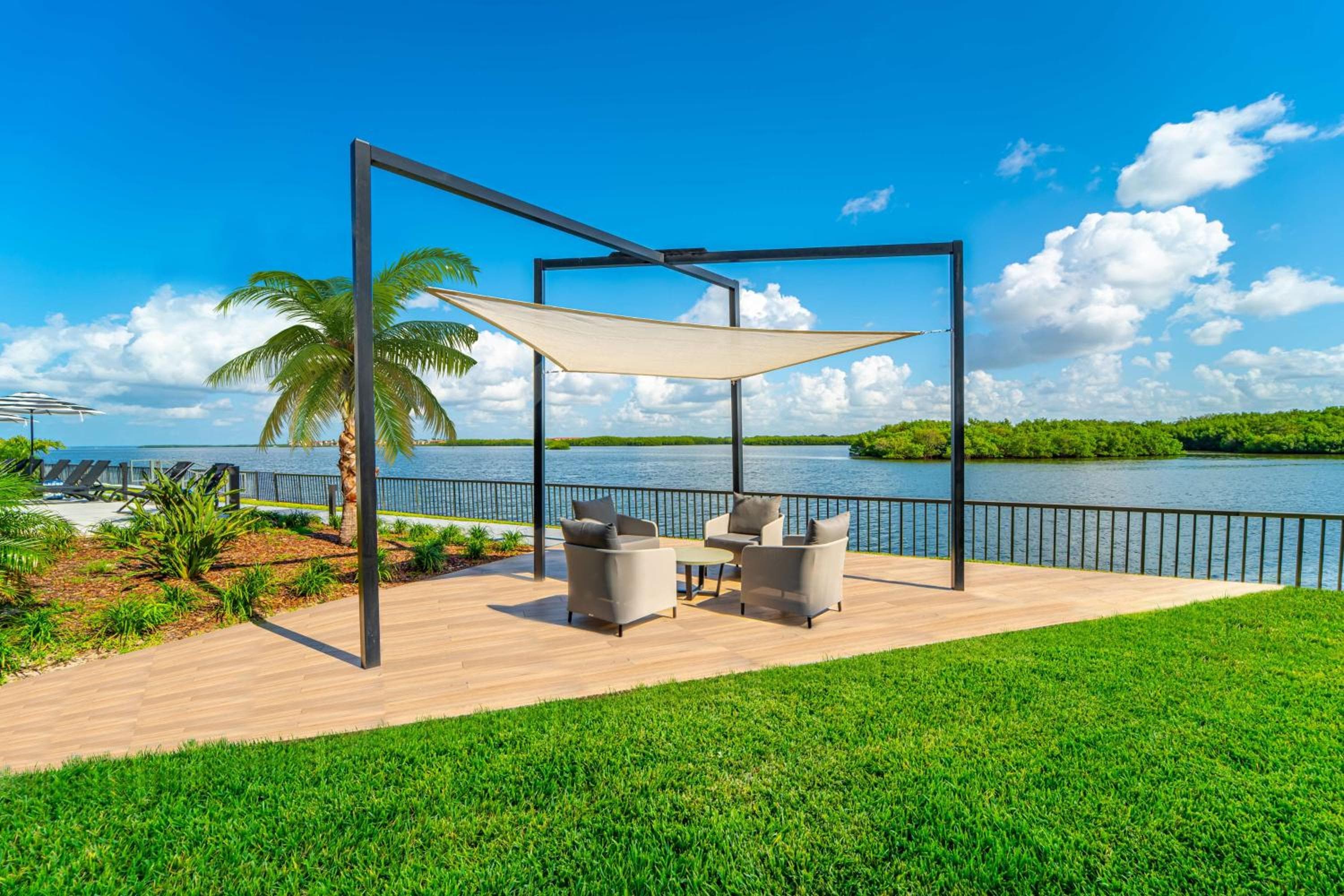 DoubleTree by Hilton Tampa Rocky Point Waterfront — 11
