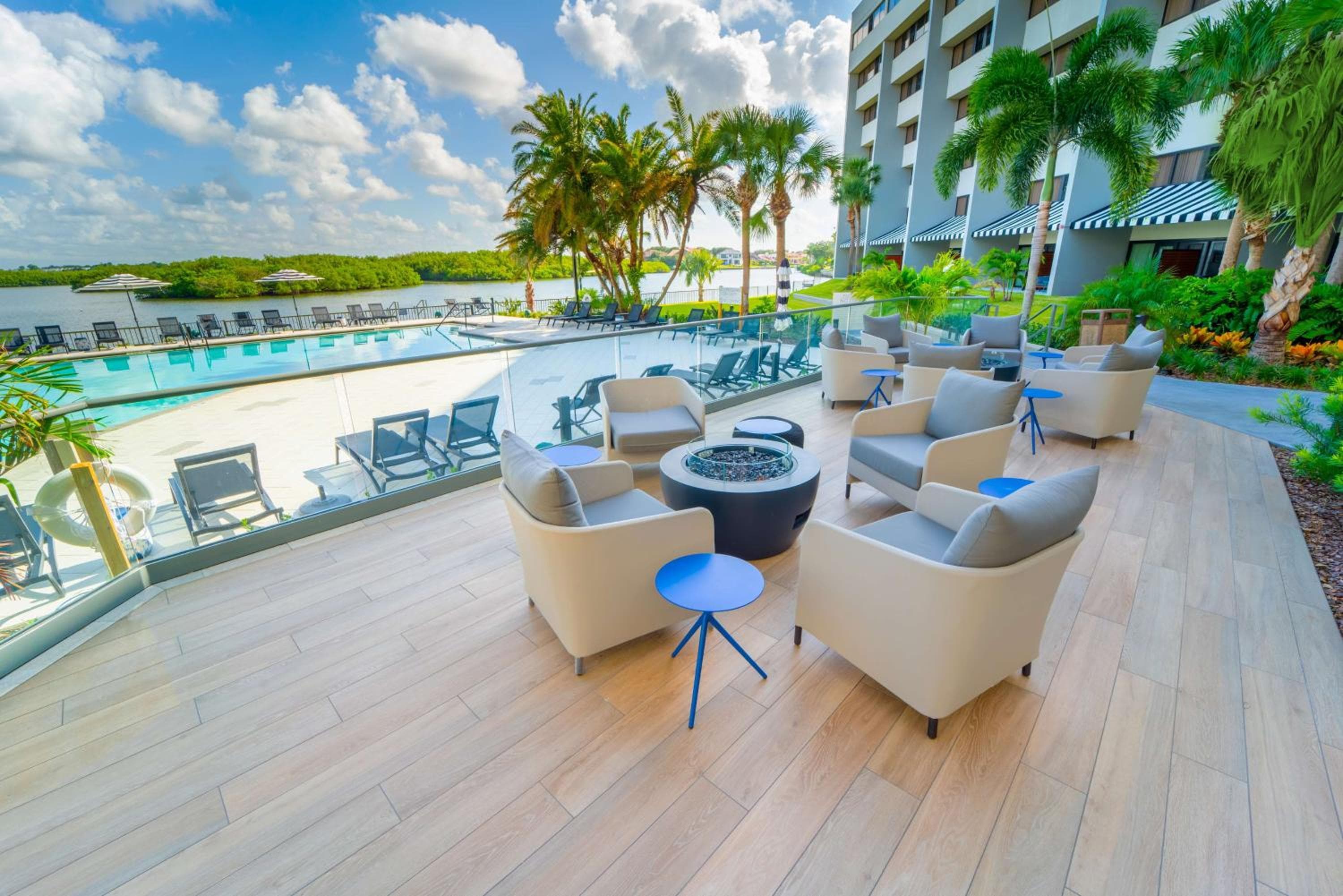 DoubleTree by Hilton Tampa Rocky Point Waterfront — 3