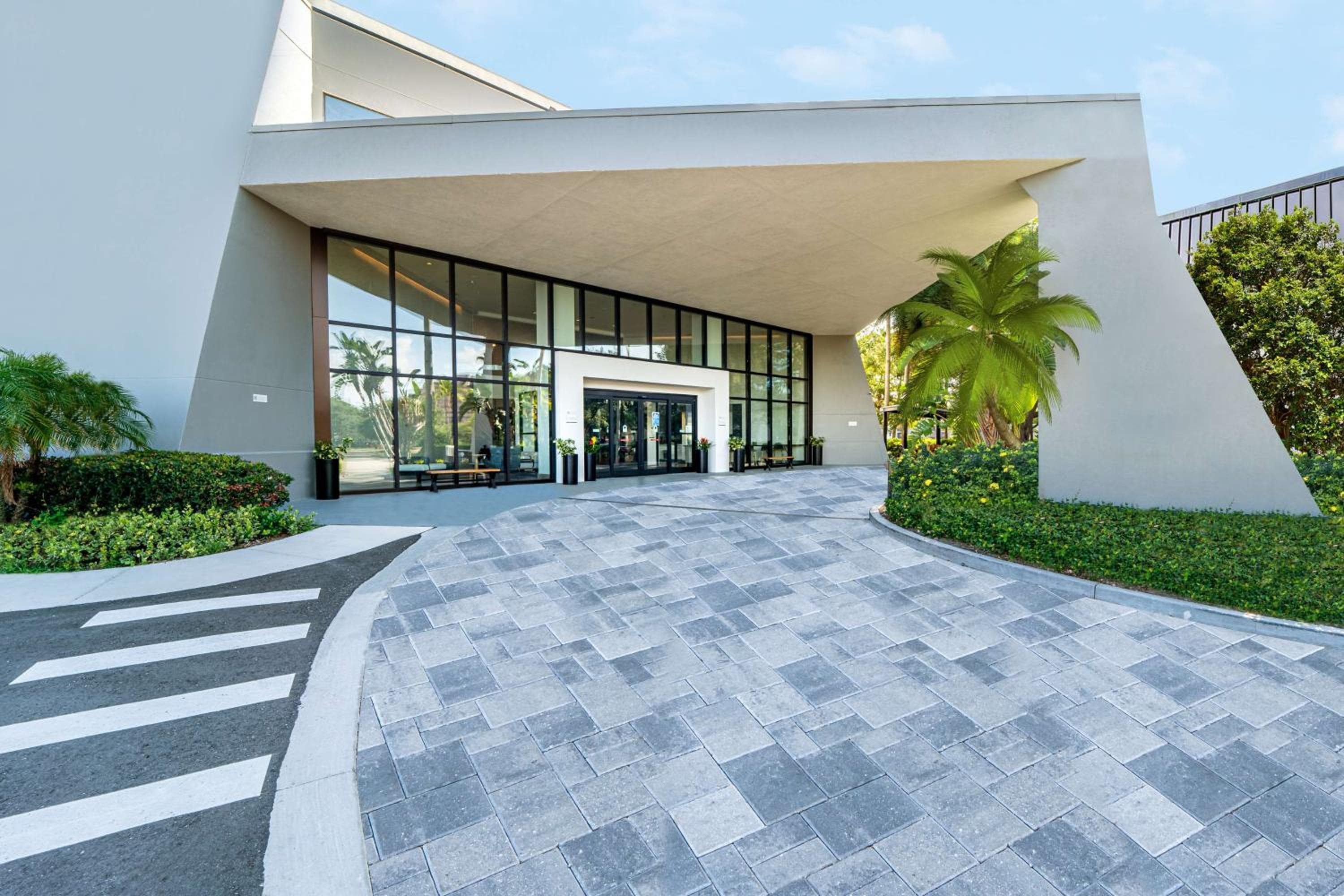 DoubleTree by Hilton Tampa Rocky Point Waterfront — 1