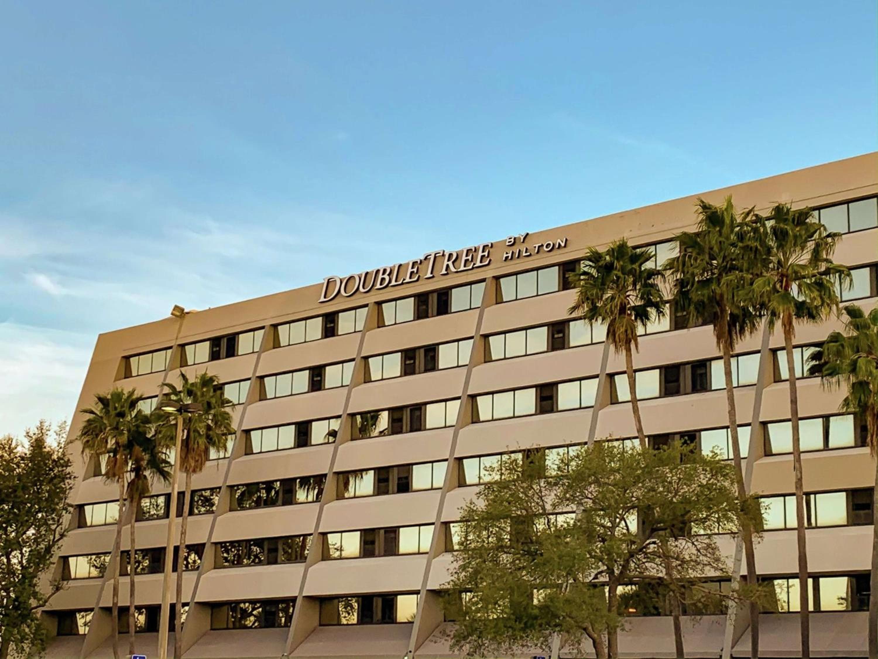 DoubleTree by Hilton Tampa Rocky Point Waterfront — 4