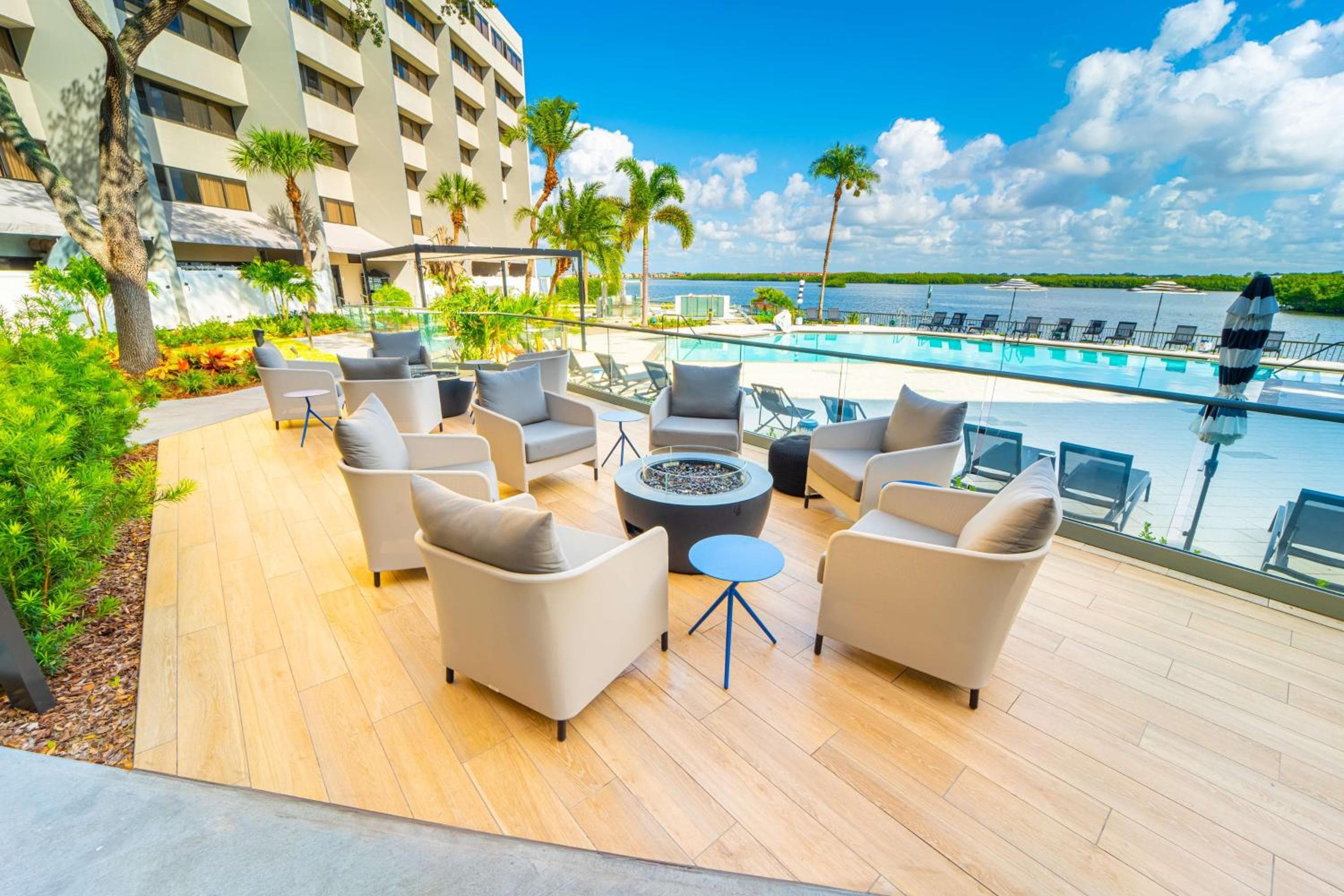DoubleTree by Hilton Tampa Rocky Point Waterfront — 9