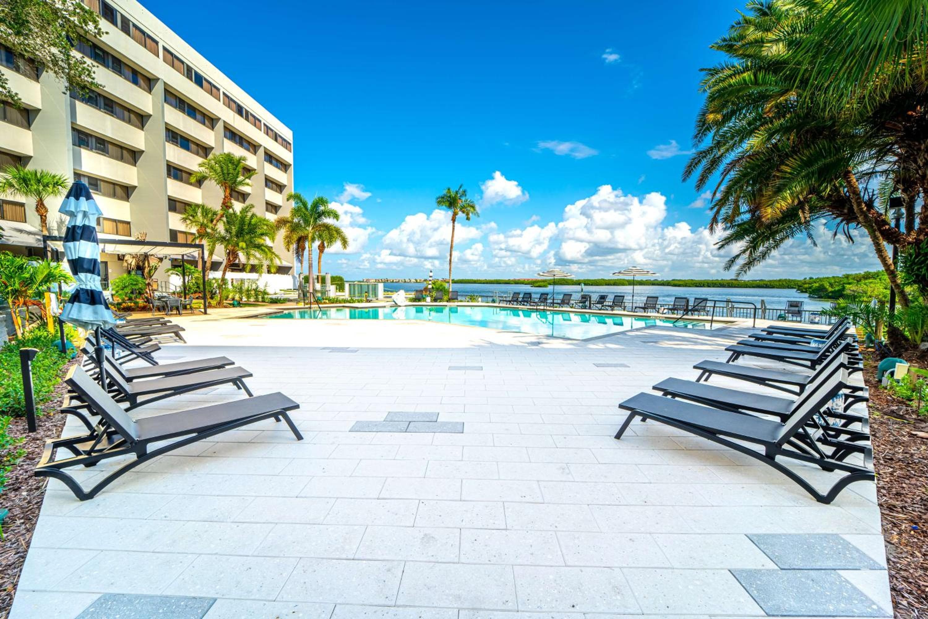 DoubleTree by Hilton Tampa Rocky Point Waterfront — 10
