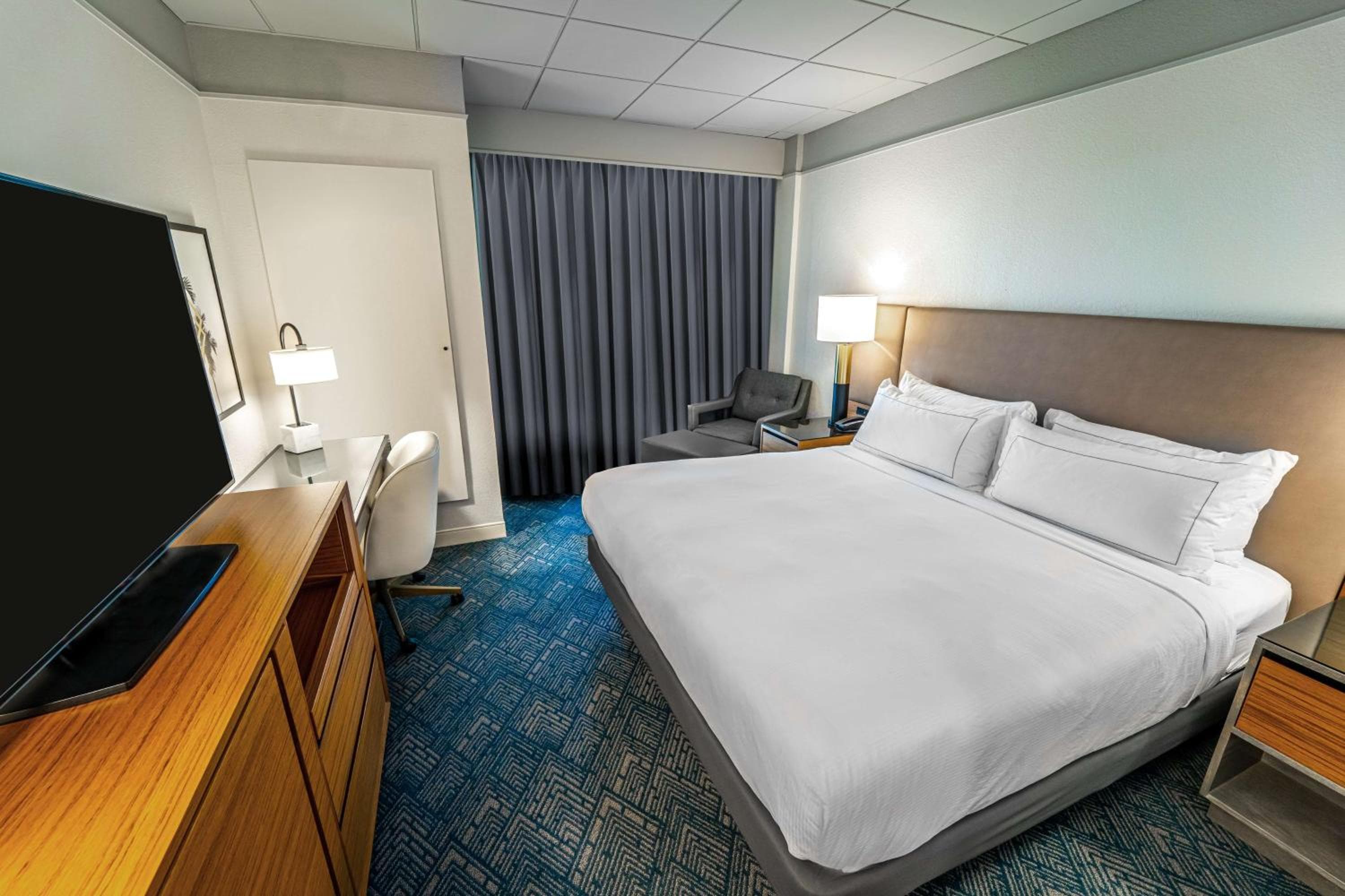 DoubleTree by Hilton Tampa Rocky Point Waterfront — 25