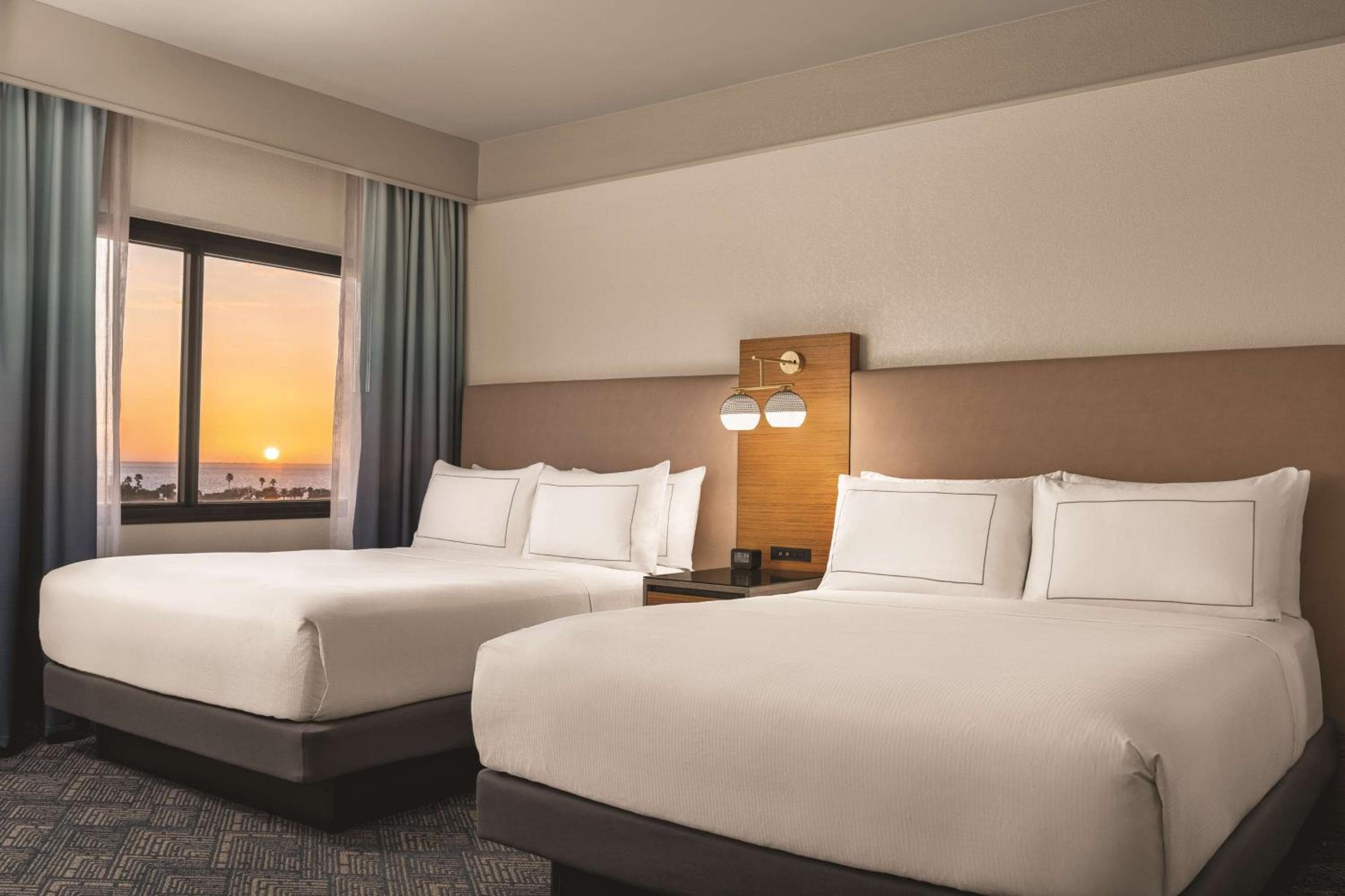 DoubleTree by Hilton Tampa Rocky Point Waterfront — 30