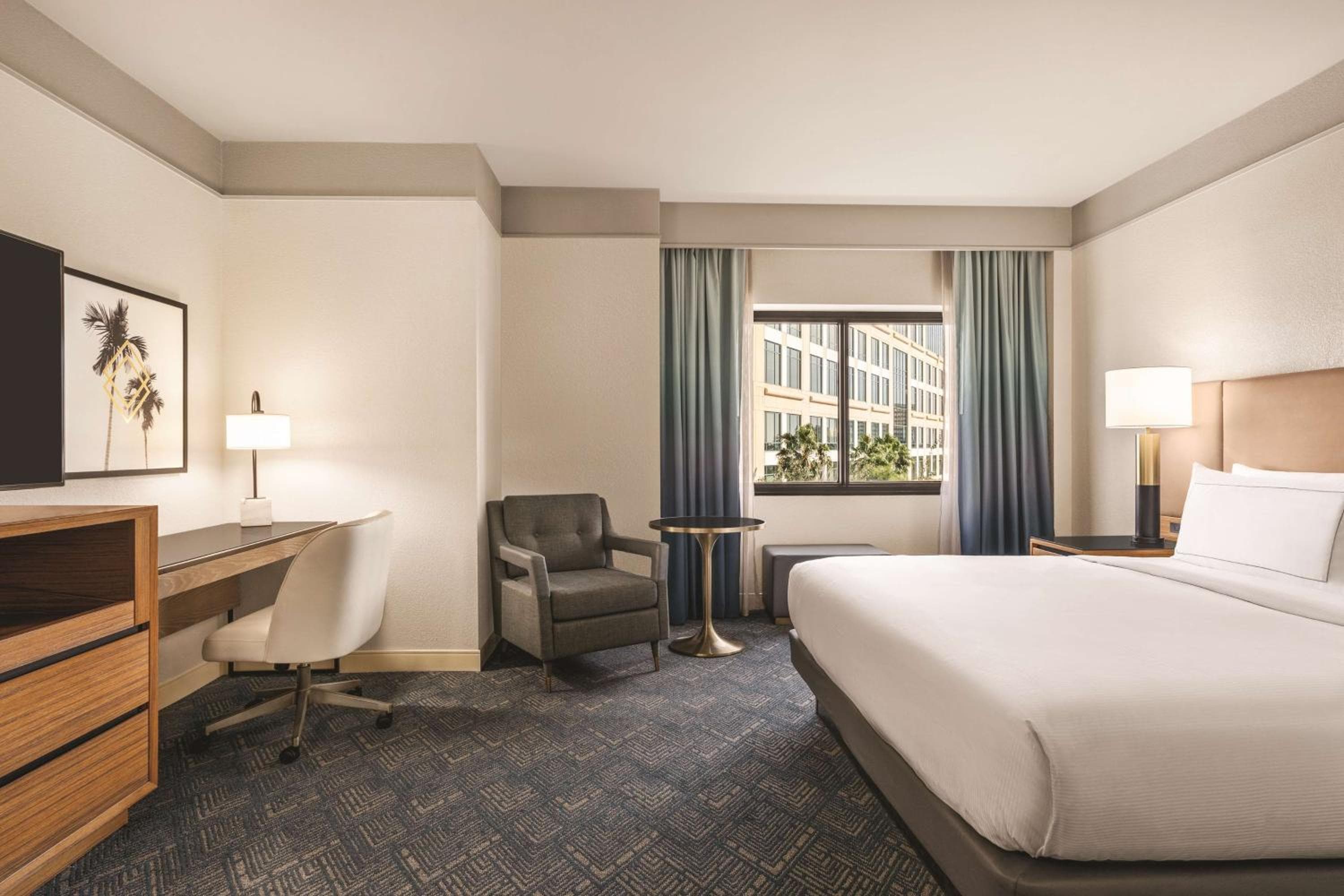 DoubleTree by Hilton Tampa Rocky Point Waterfront — 8