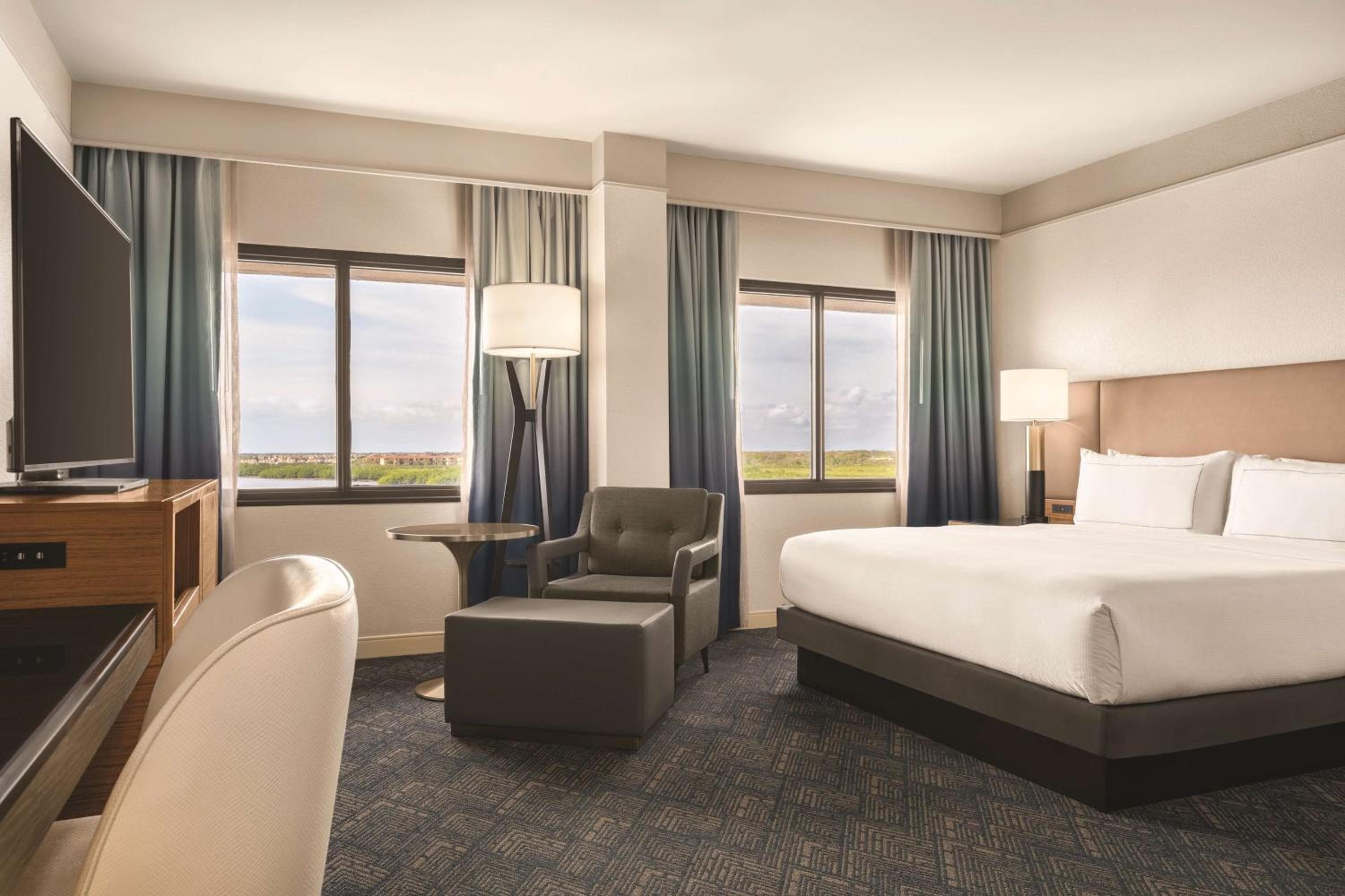DoubleTree by Hilton Tampa Rocky Point Waterfront — 28