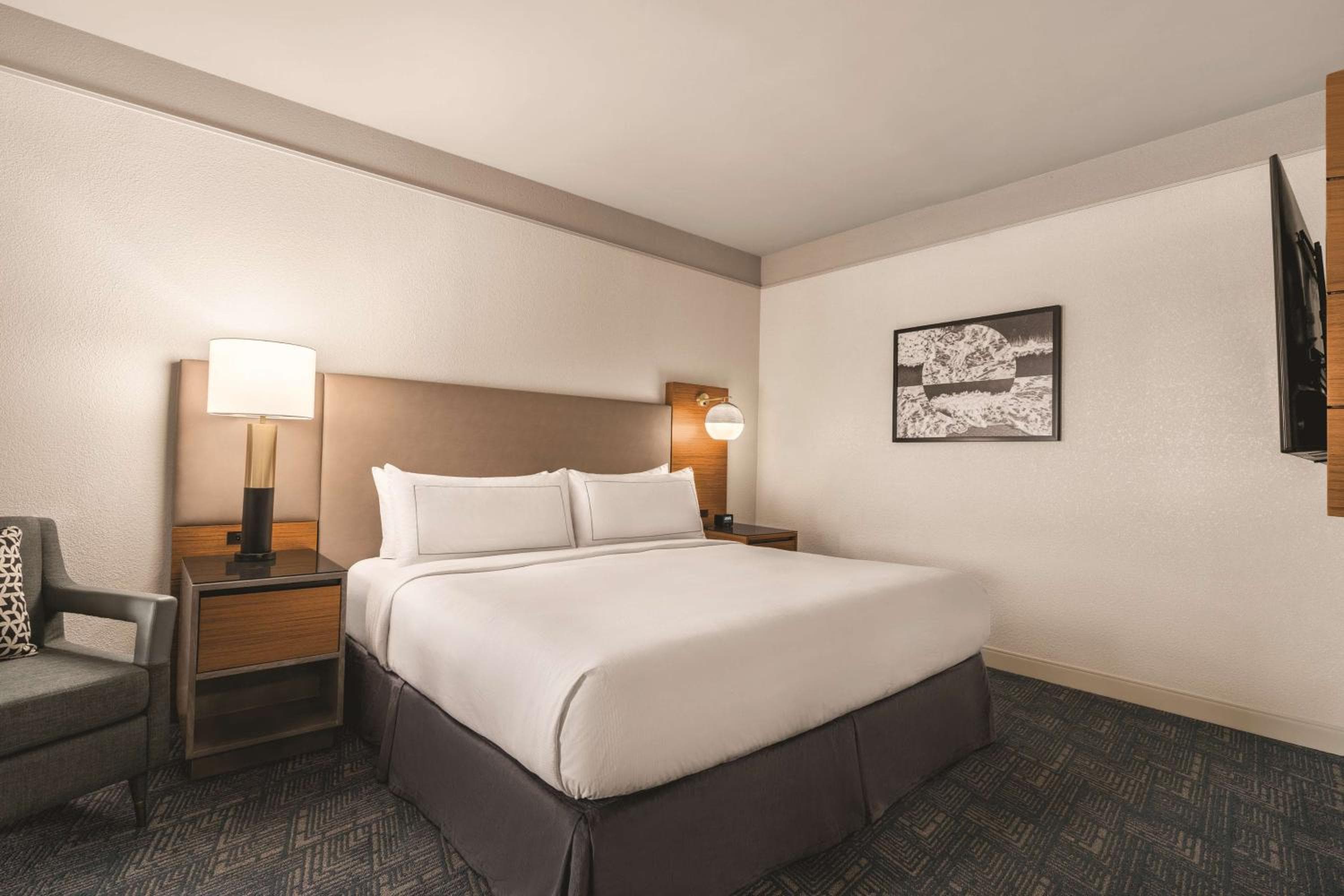 DoubleTree by Hilton Tampa Rocky Point Waterfront — 24