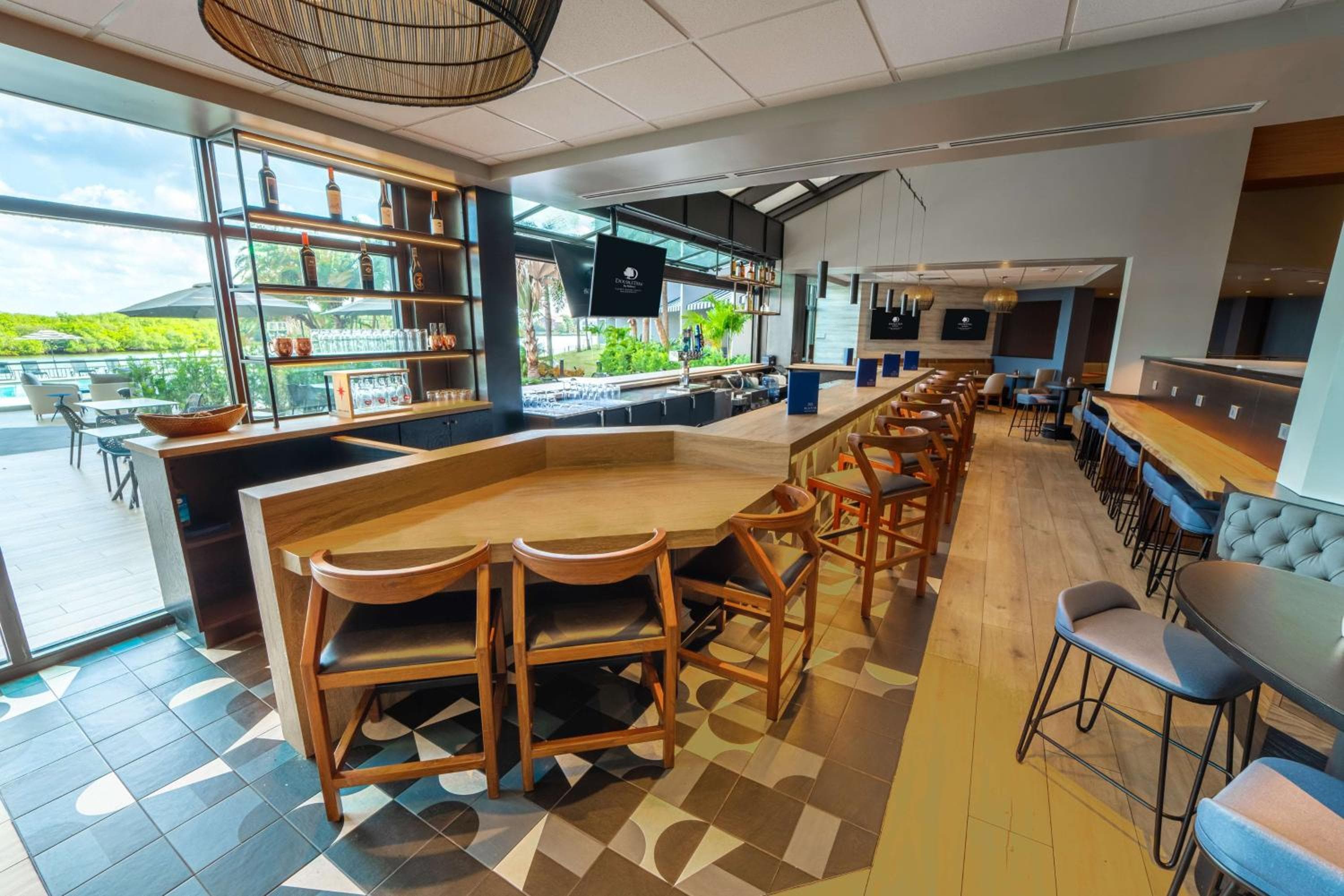 DoubleTree by Hilton Tampa Rocky Point Waterfront — 6