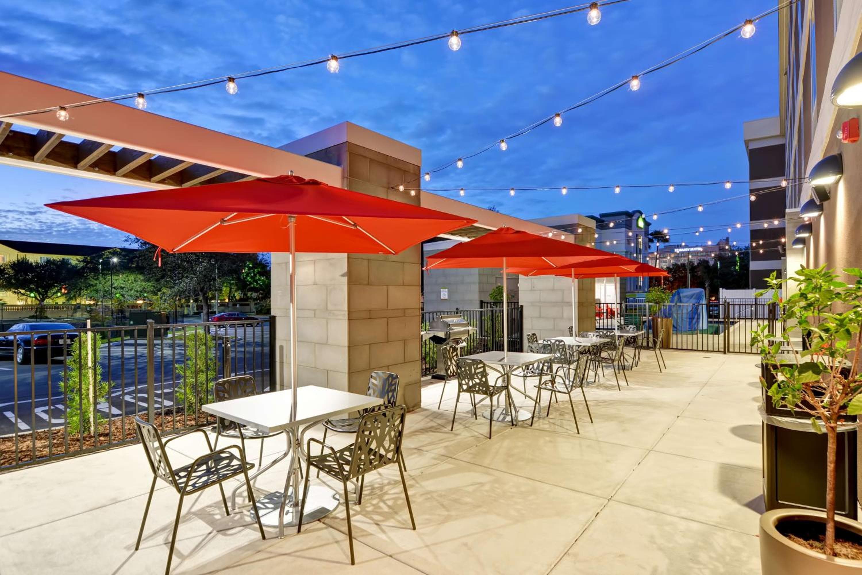 Home2 Suites By Hilton Tampa USF vicino a Busch Gardens — 3