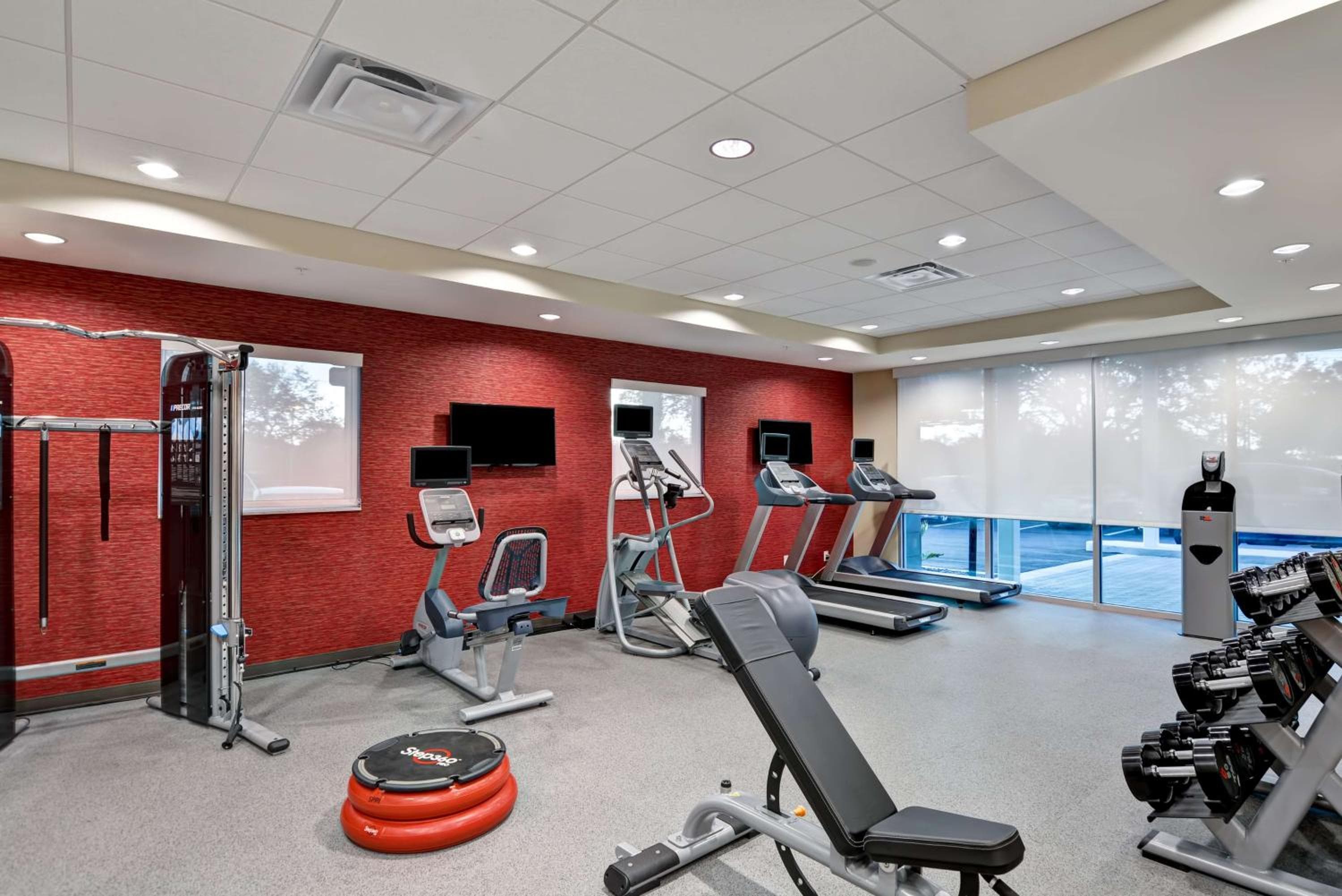 Home2 Suites By Hilton Tampa USF vicino a Busch Gardens — 10