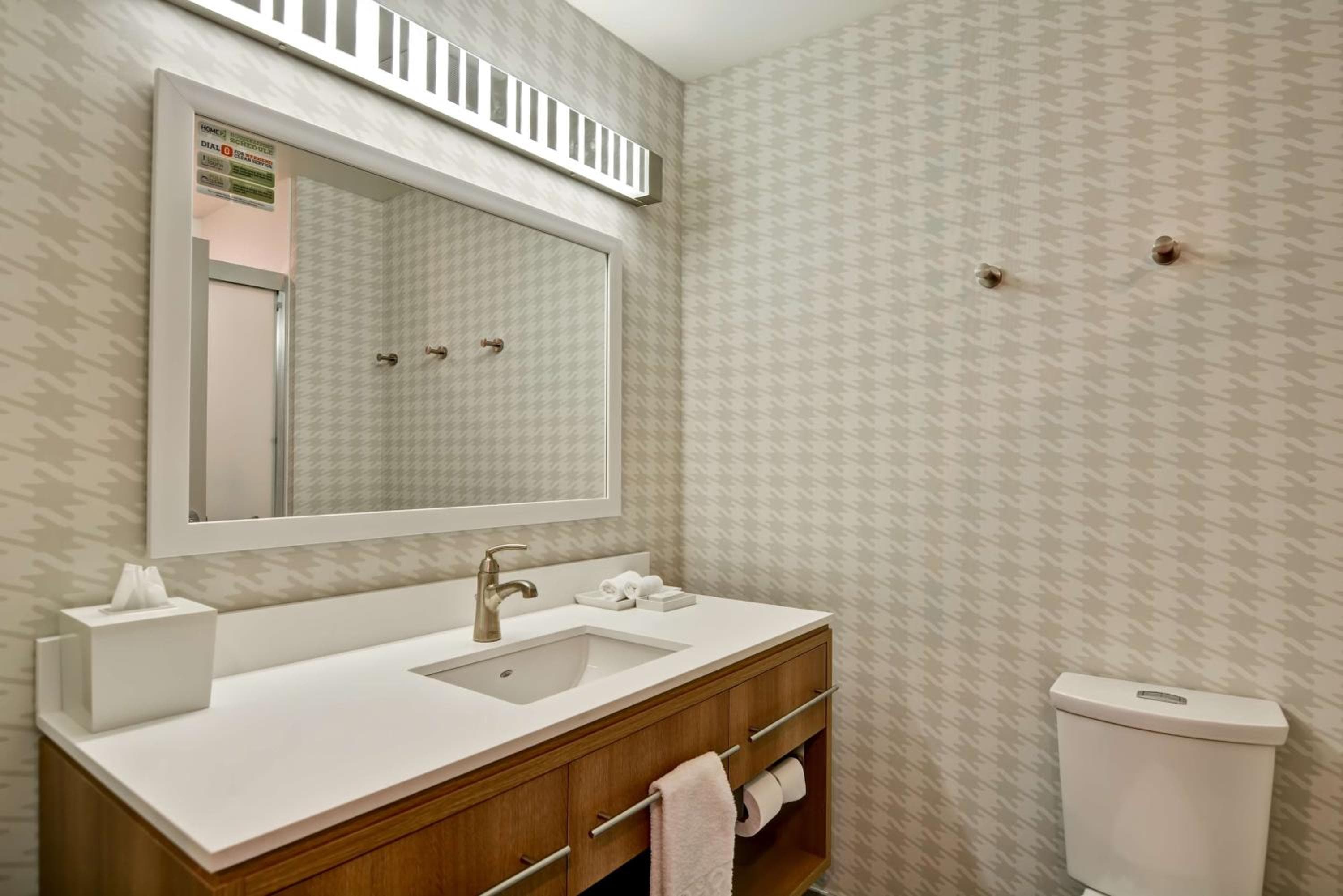 Home2 Suites By Hilton Tampa USF vicino a Busch Gardens — 19