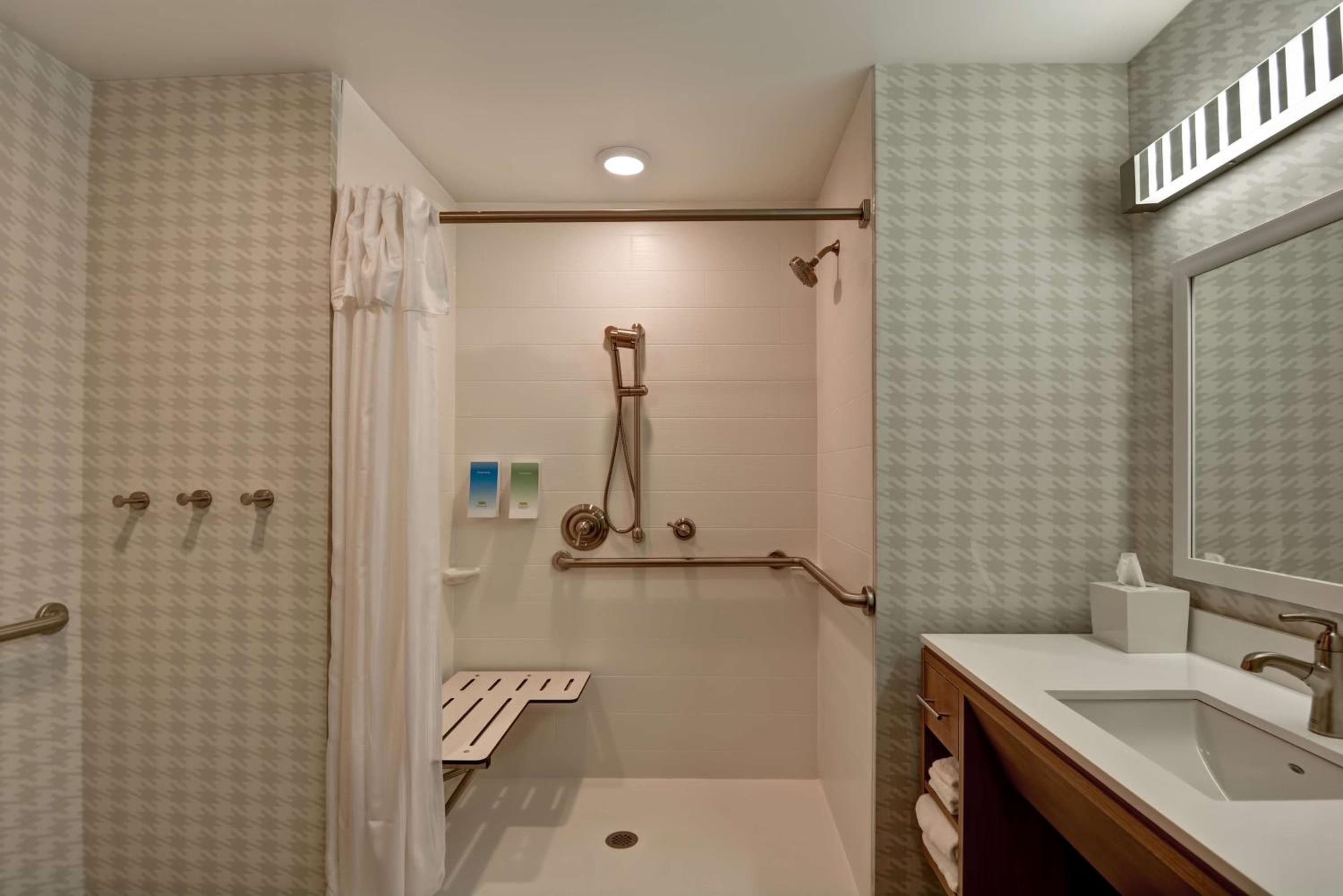 Home2 Suites By Hilton Tampa USF vicino a Busch Gardens — 20