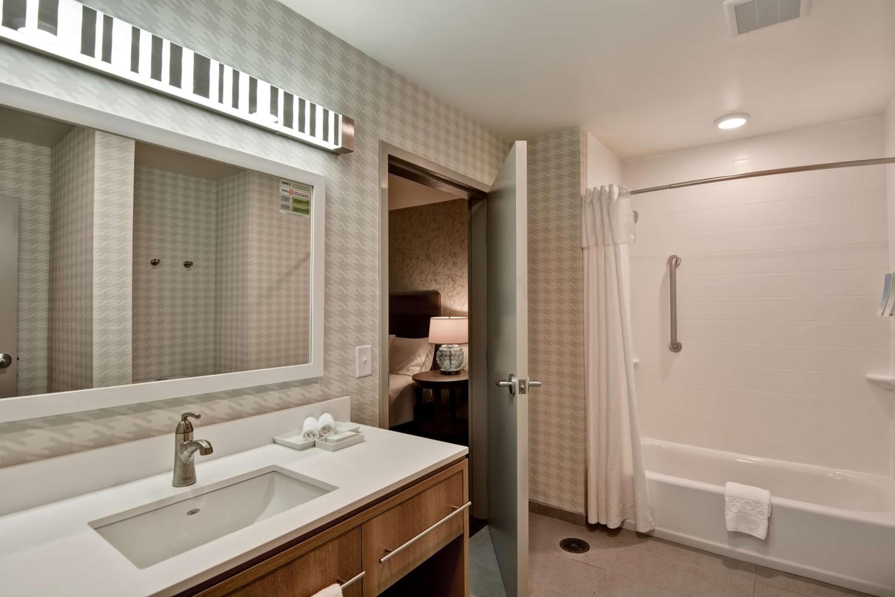 Home2 Suites By Hilton Tampa USF vicino a Busch Gardens — 21