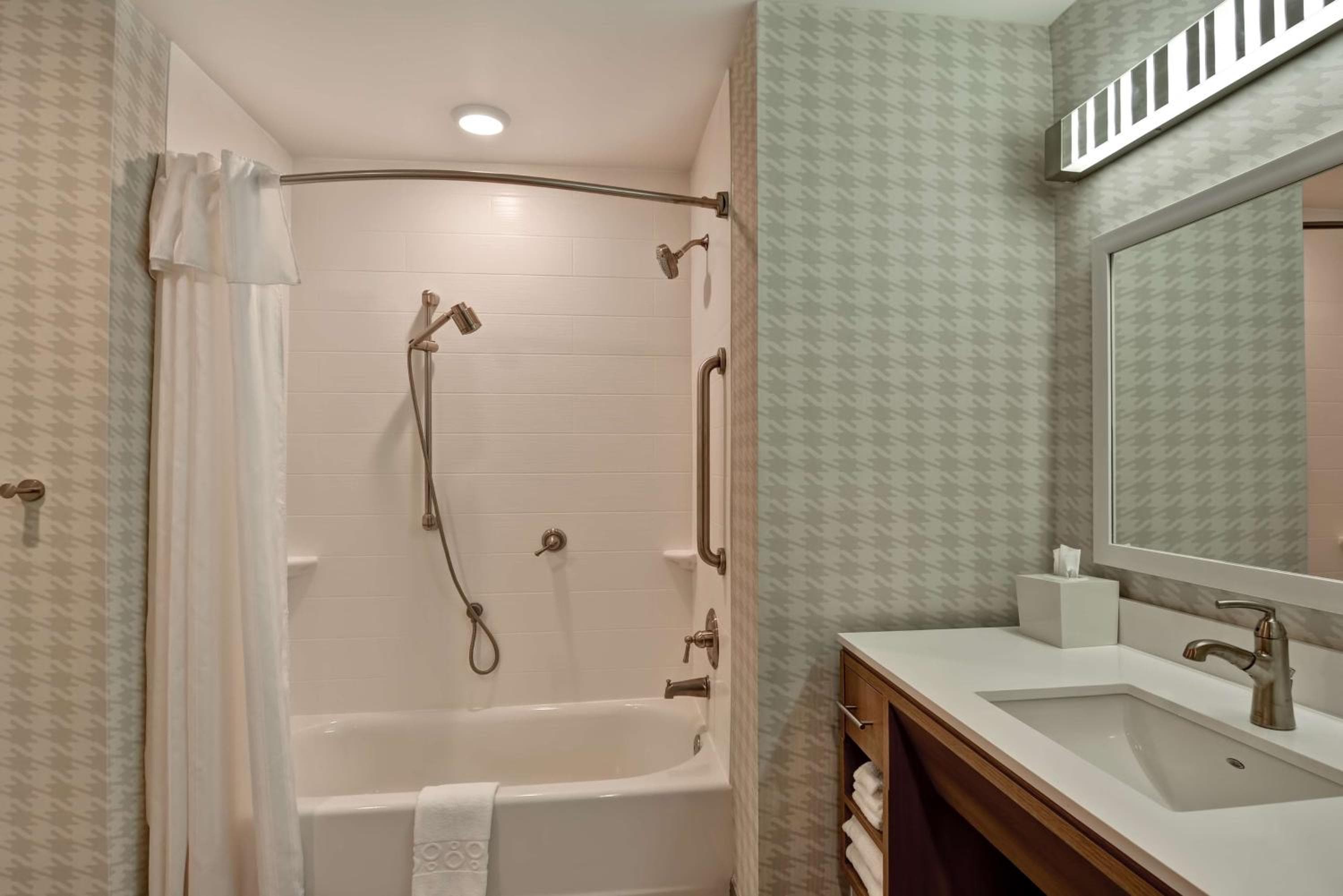 Home2 Suites By Hilton Tampa USF vicino a Busch Gardens — 22