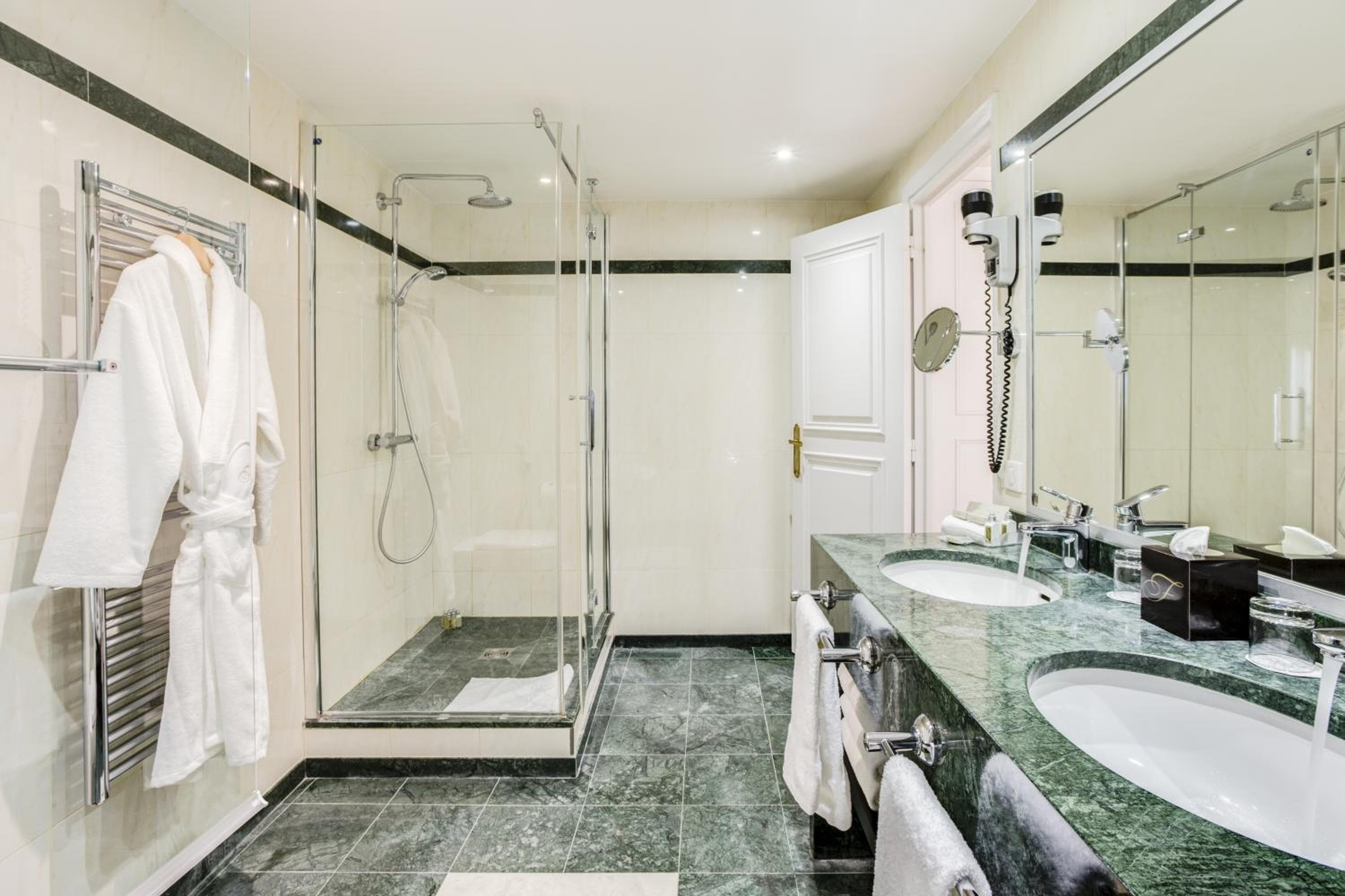 Fraser Suites Le Claridge Champs-Elysées — 17