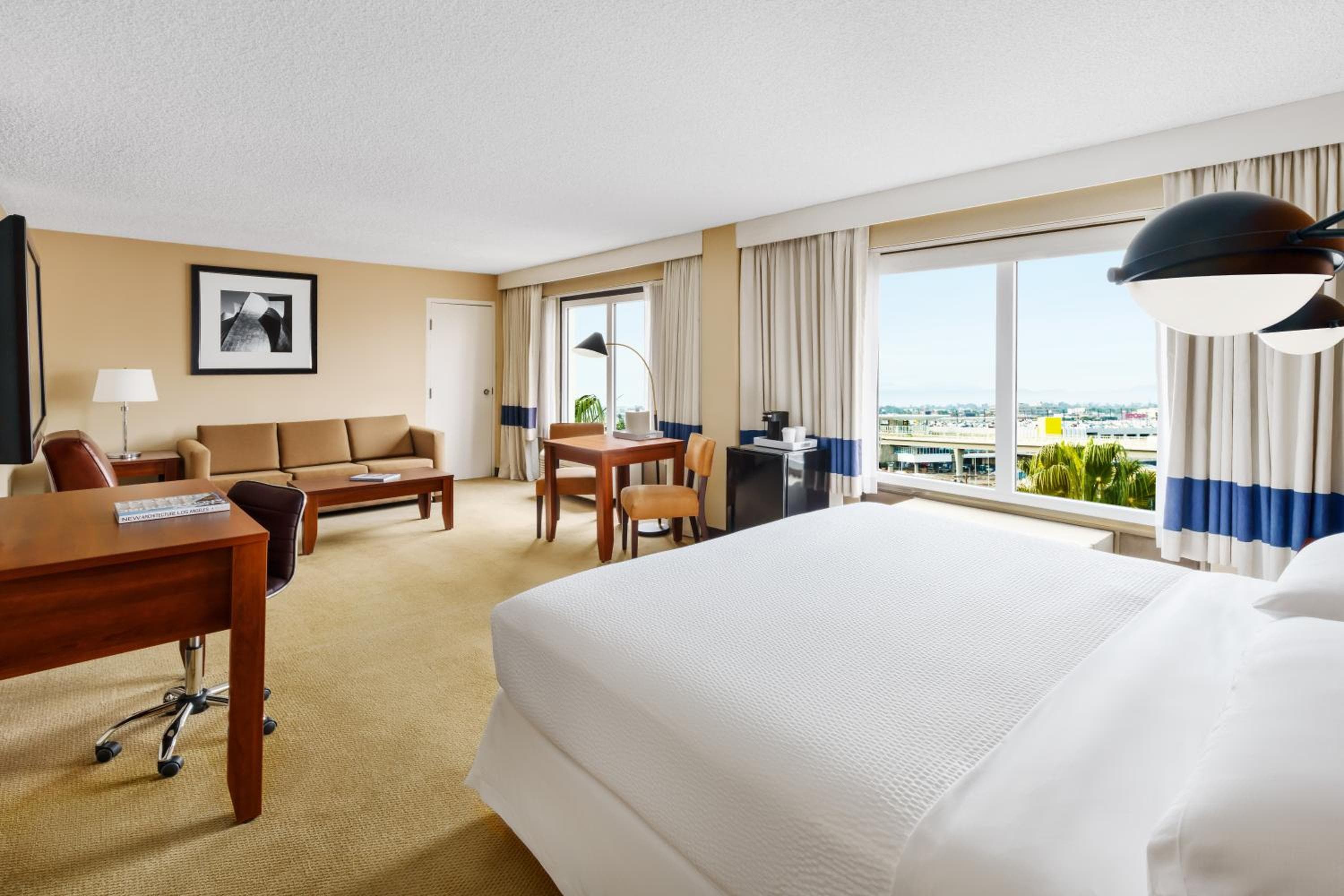Four Points by Sheraton Aeropuerto Internacional de Los Ángeles — 4