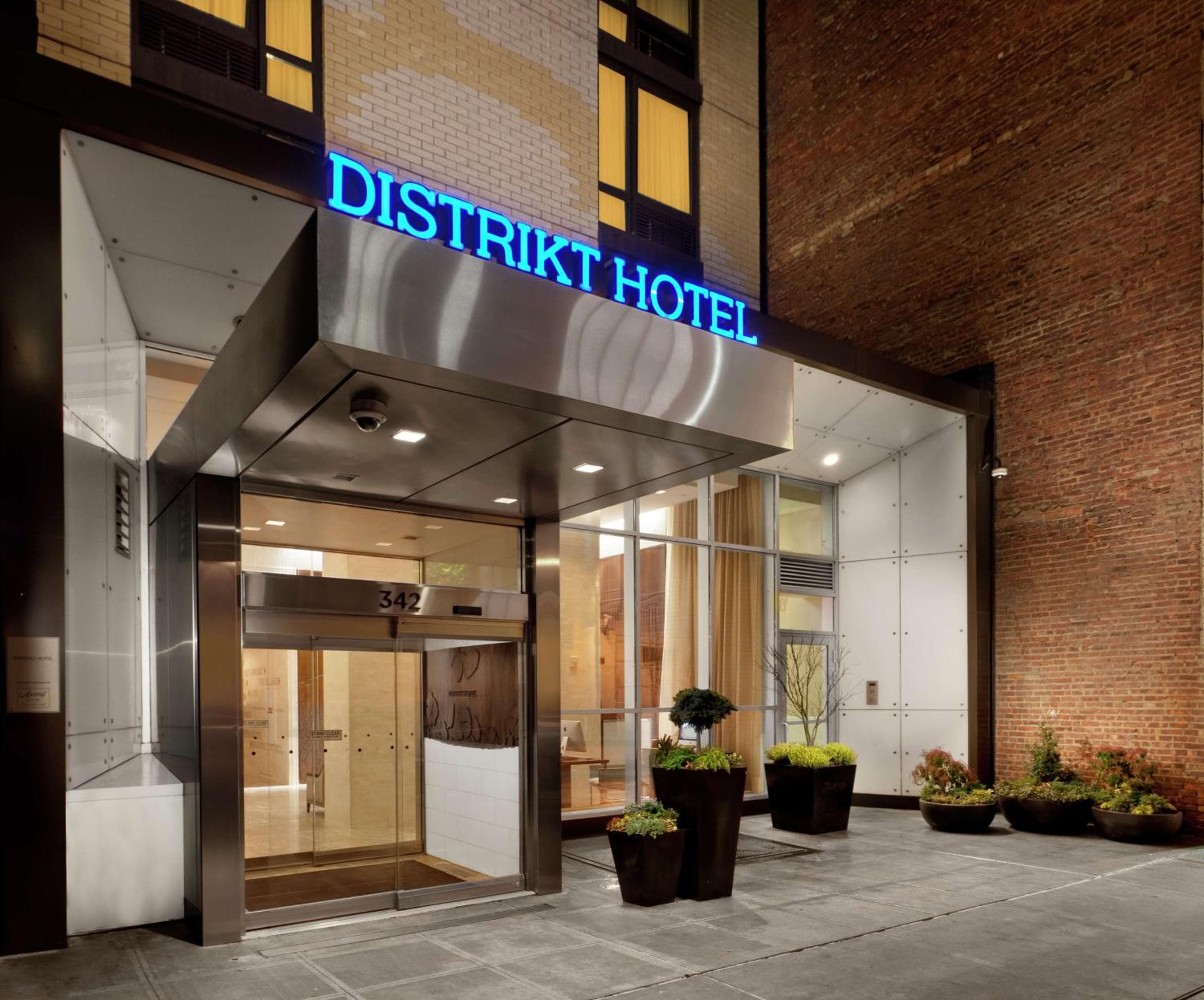 Distrikt Hotel New York City, Tapestry Collection by Hilton — 1