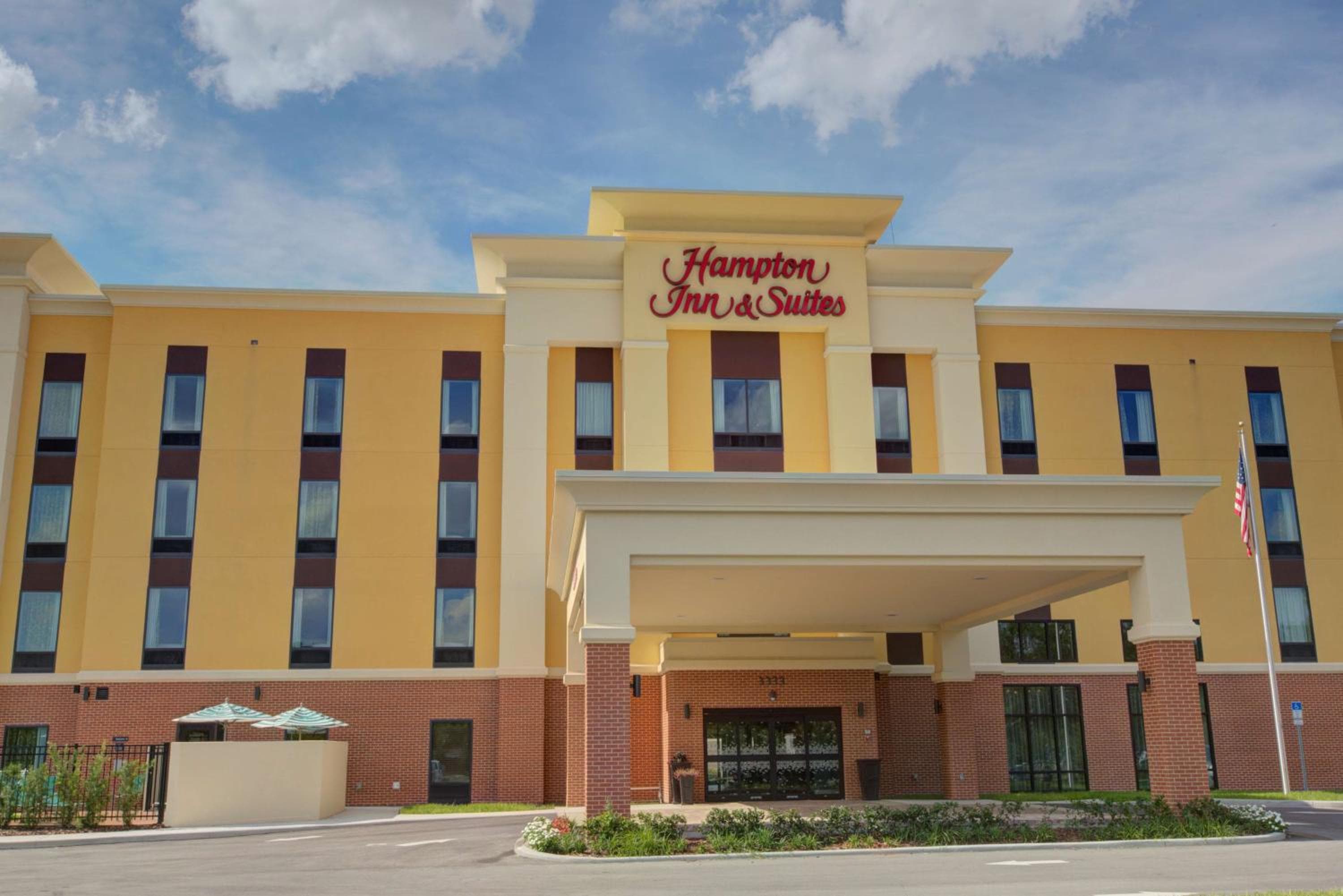 Hampton Inn & Suites by Hilton Tampa Busch Gardens Area — 1
