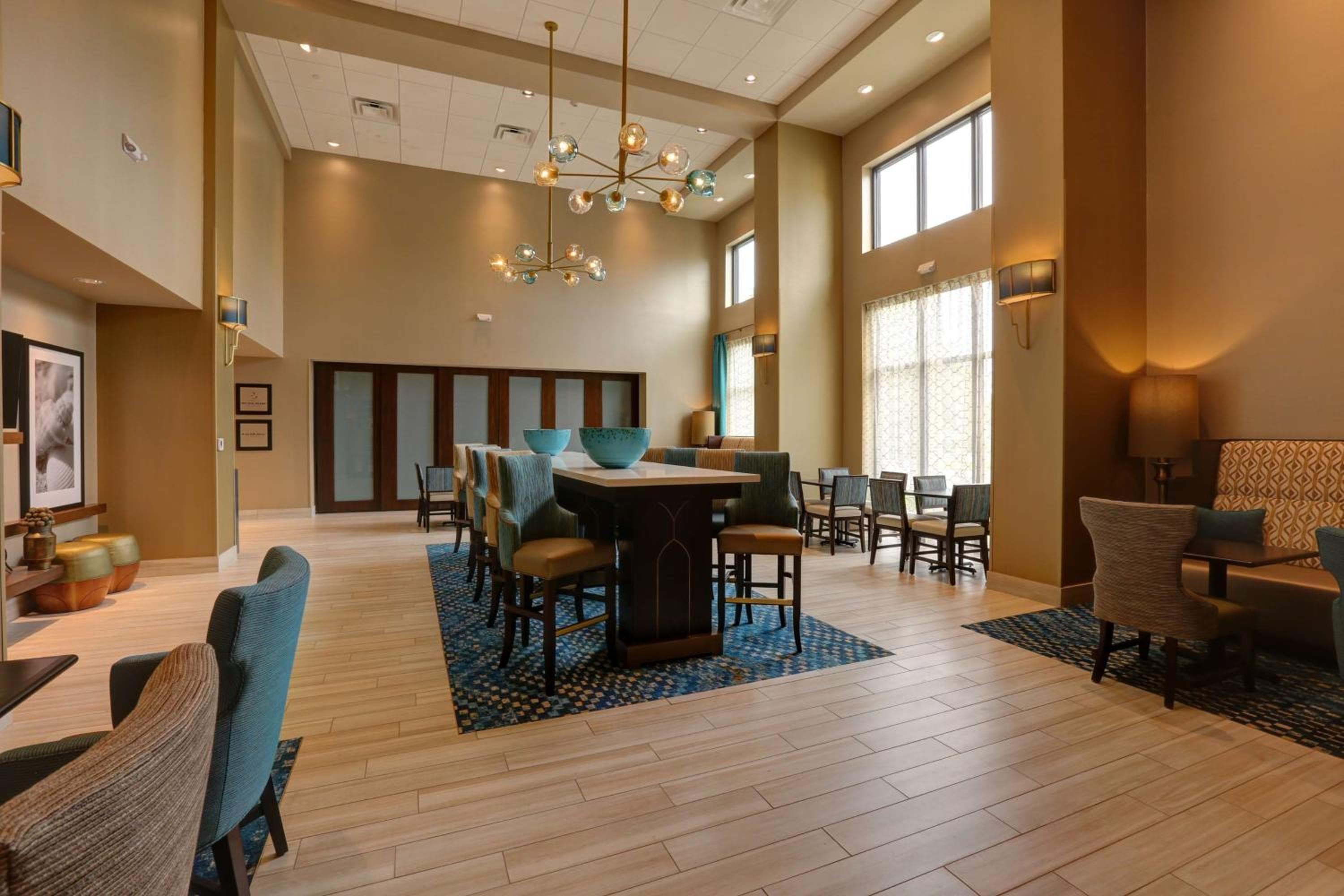 Hampton Inn & Suites by Hilton Tampa Busch Gardens Area — 7