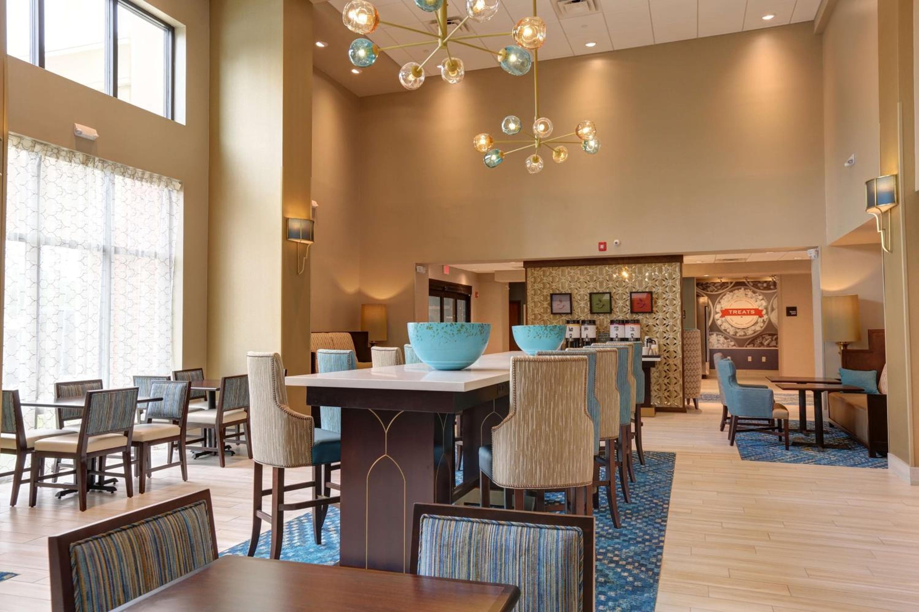 Hampton Inn & Suites by Hilton Tampa Busch Gardens Area — 6