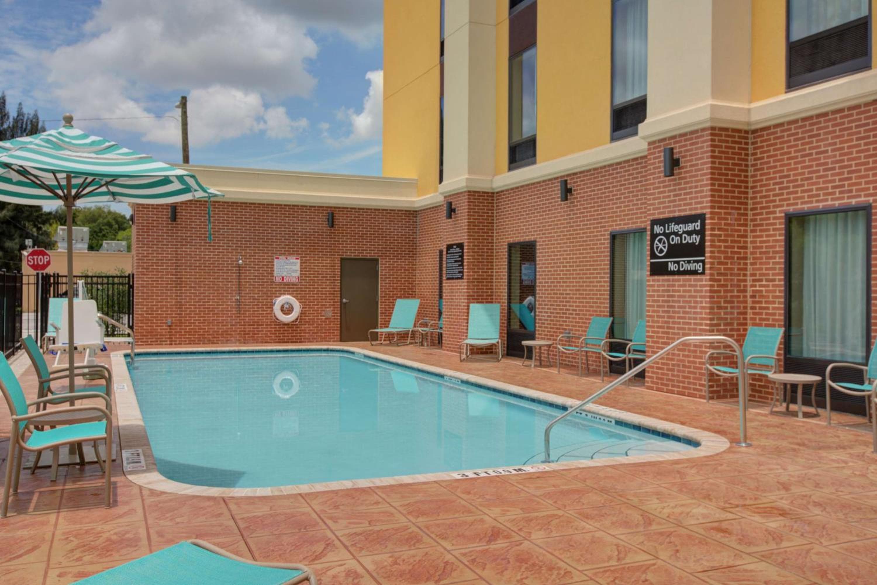 Hampton Inn & Suites by Hilton Tampa Busch Gardens Area — 17