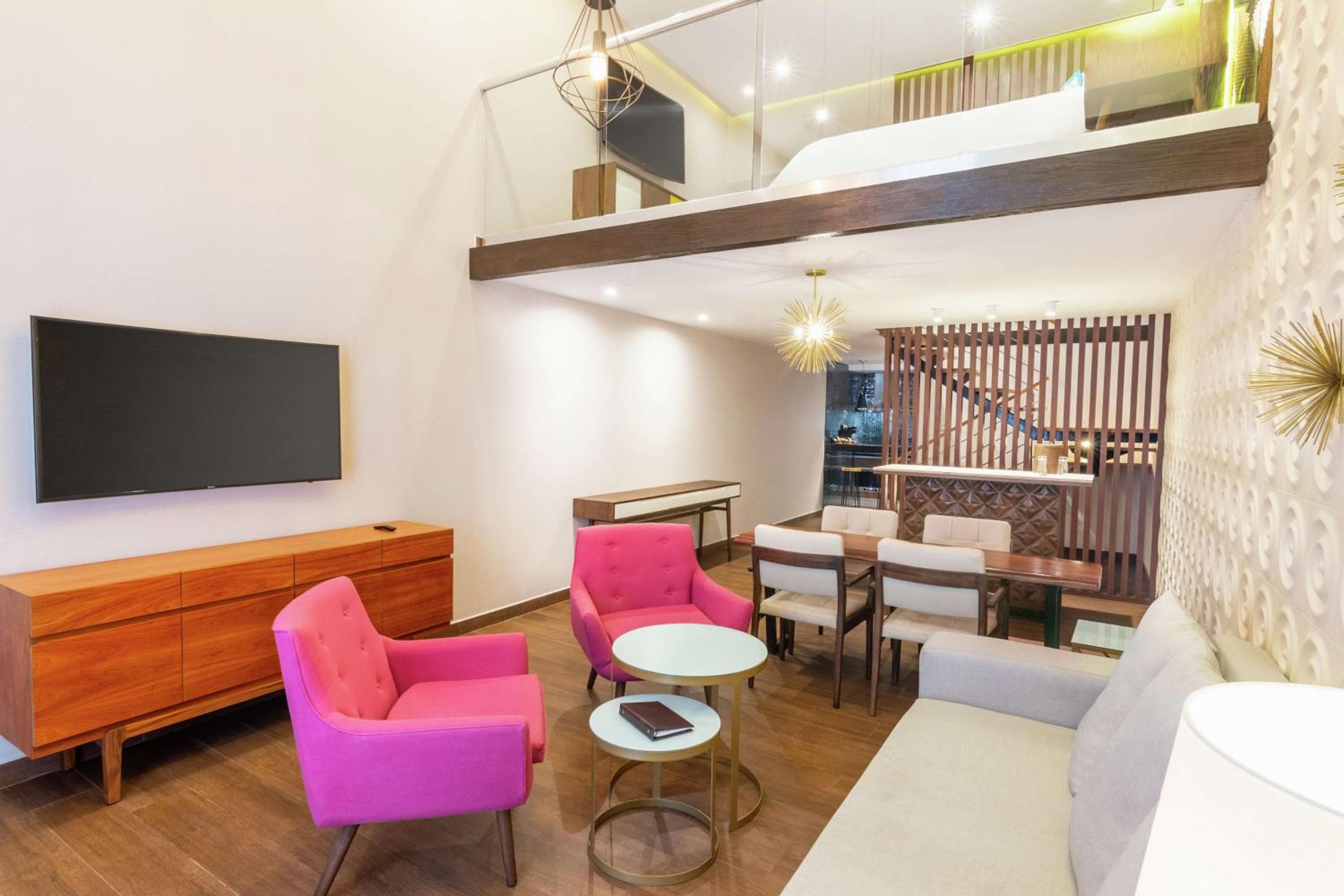 The Fives Downtown Hotel & Residences, Curio Collection by Hilton — 8