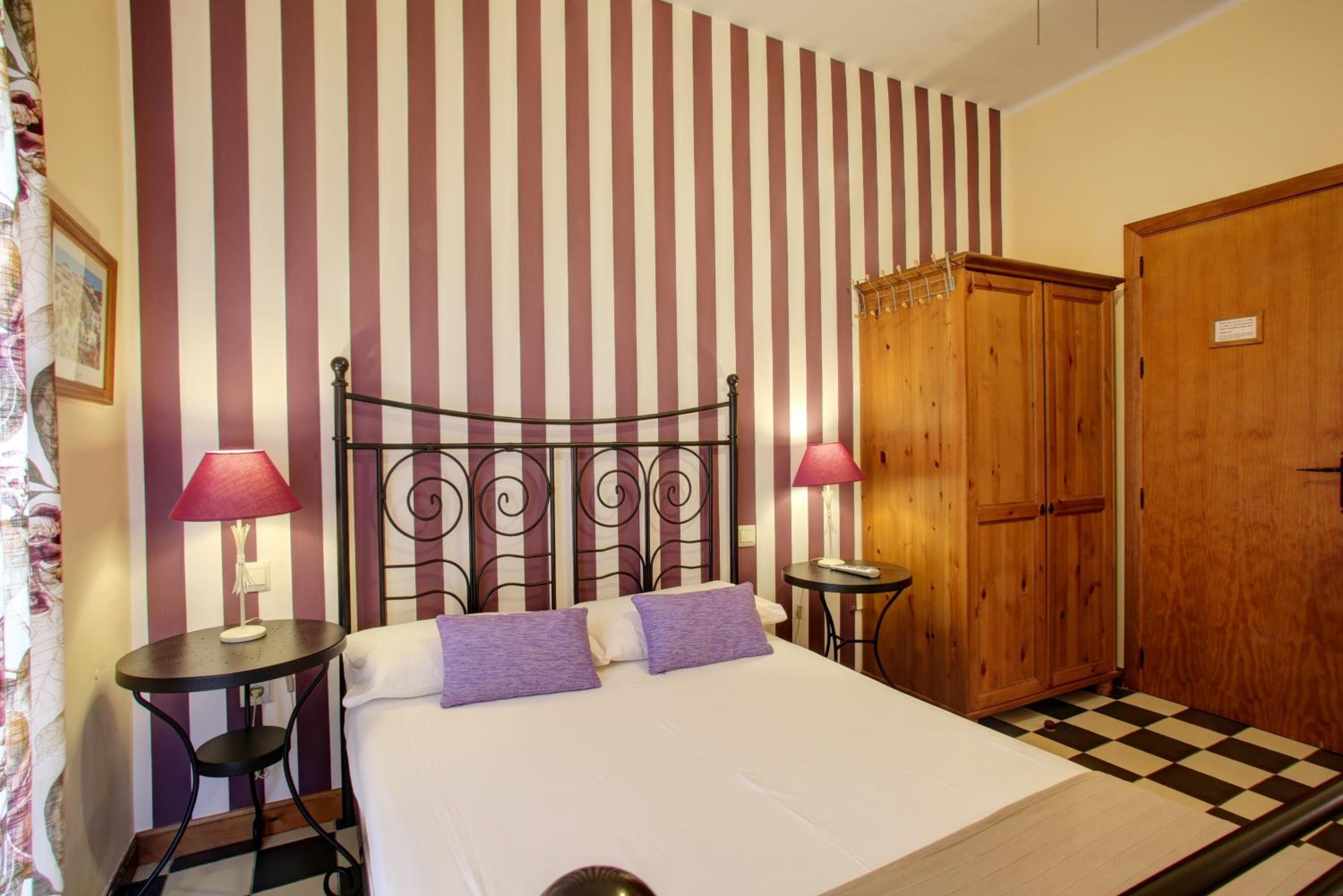 Málaga Lodge Guesthouse — 8