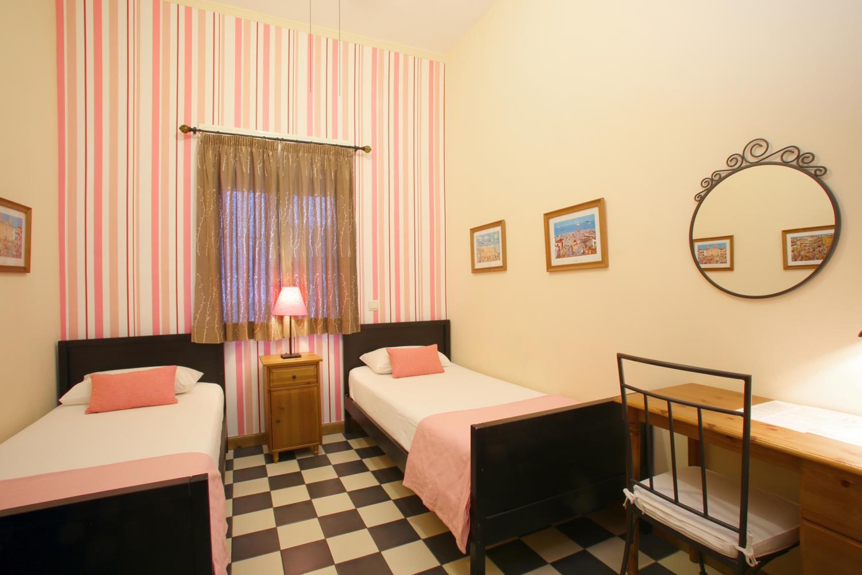Málaga Lodge Guesthouse — 17