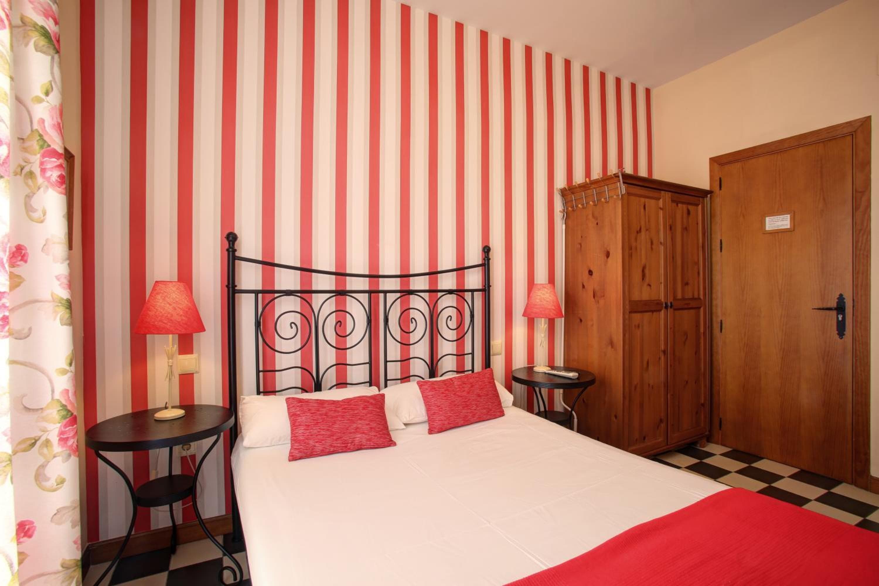 Málaga Lodge Gästehaus — 12