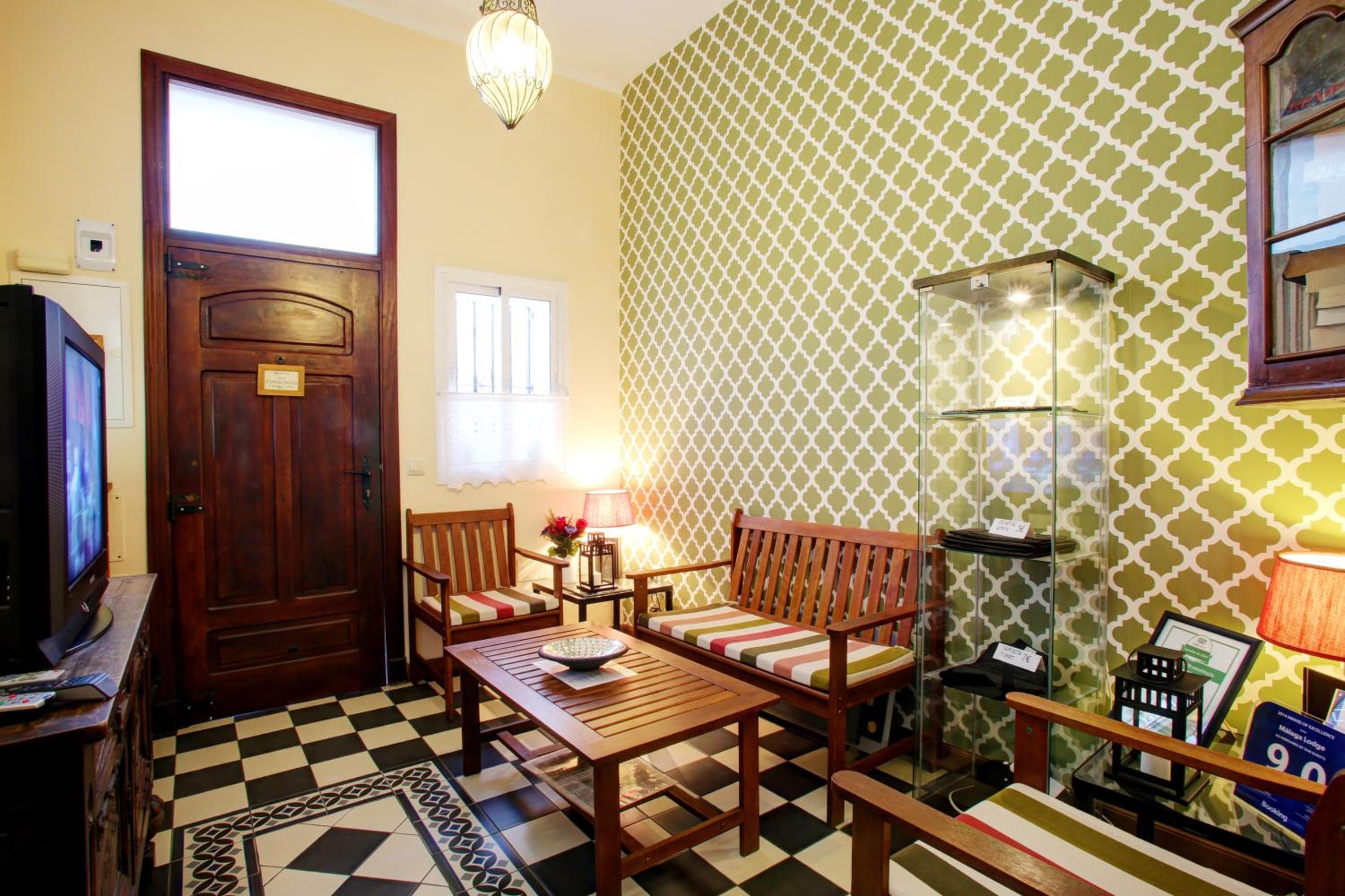 Málaga Lodge Guesthouse — 14