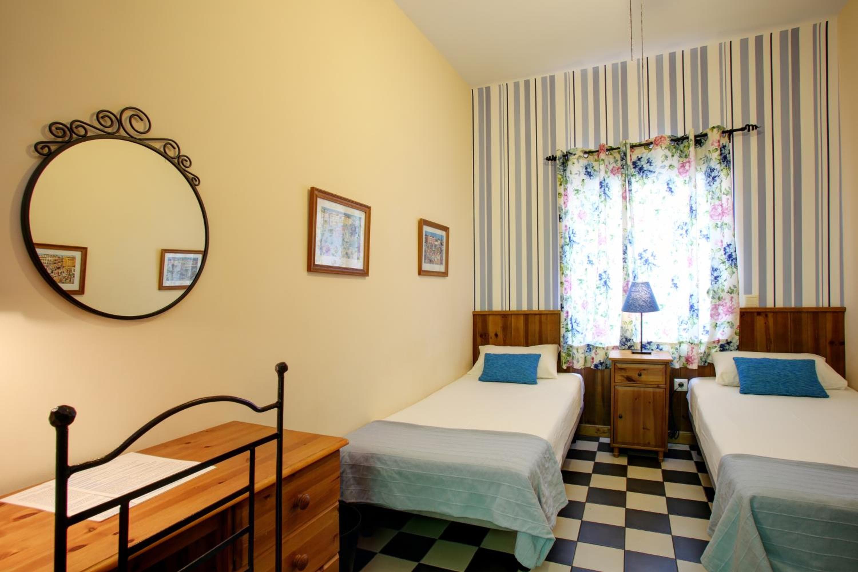 Málaga Lodge Gästehaus — 9