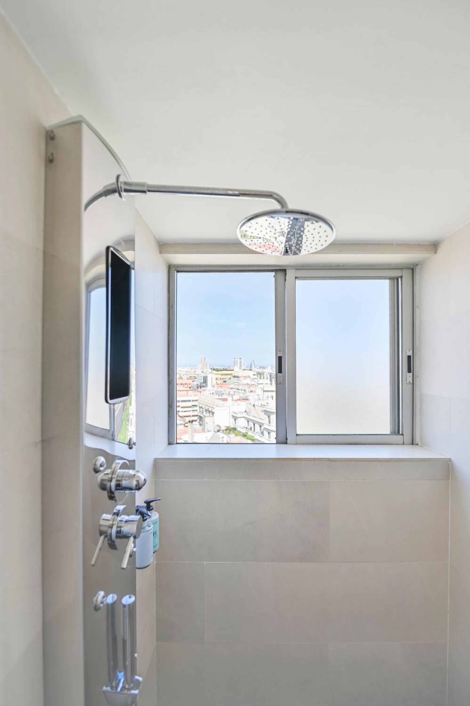 Hesperia Barcelona Presidente — 8