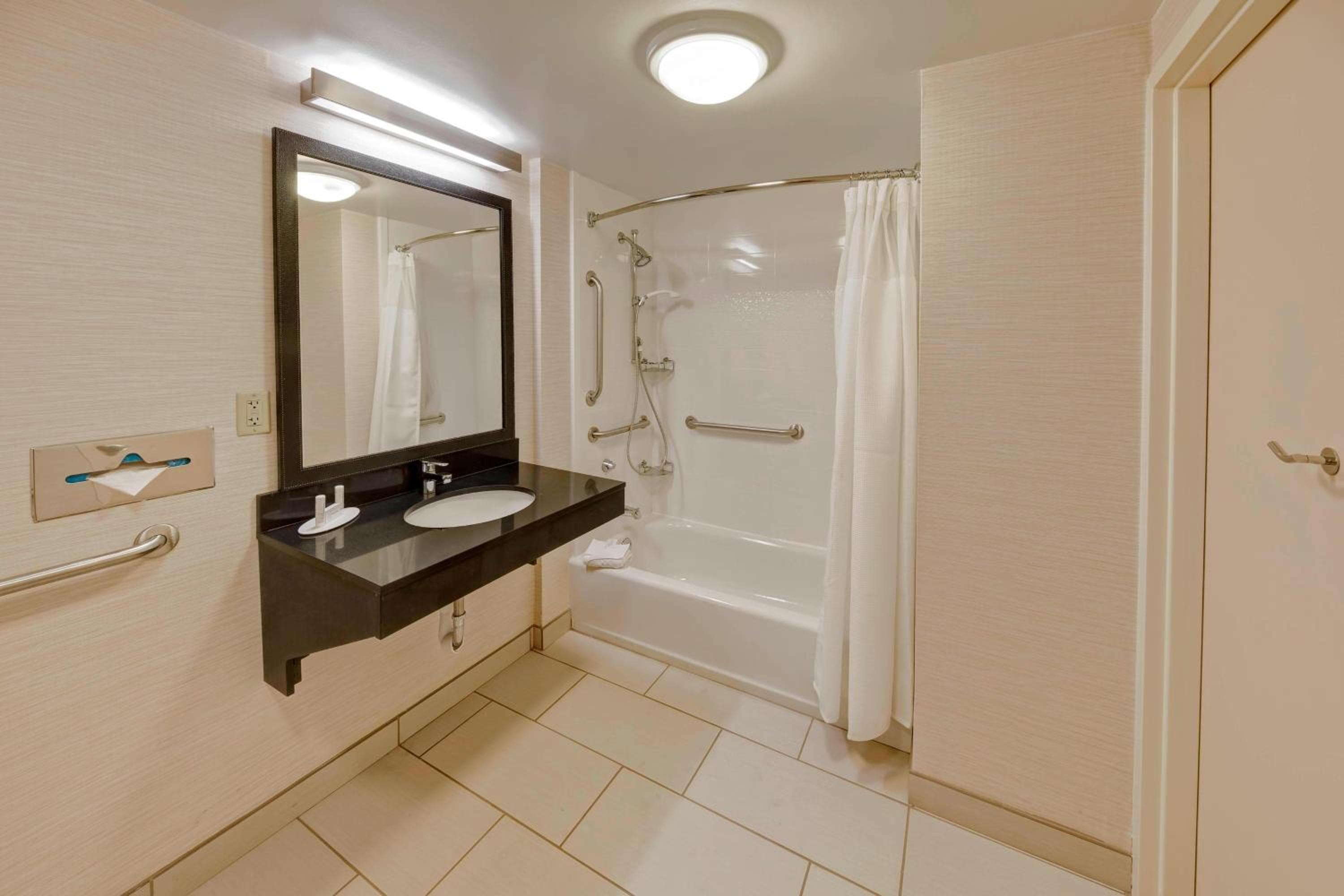 Fairfield Inn and Suites by Marriott Orlando Vicino alla Universal Orlando — 11