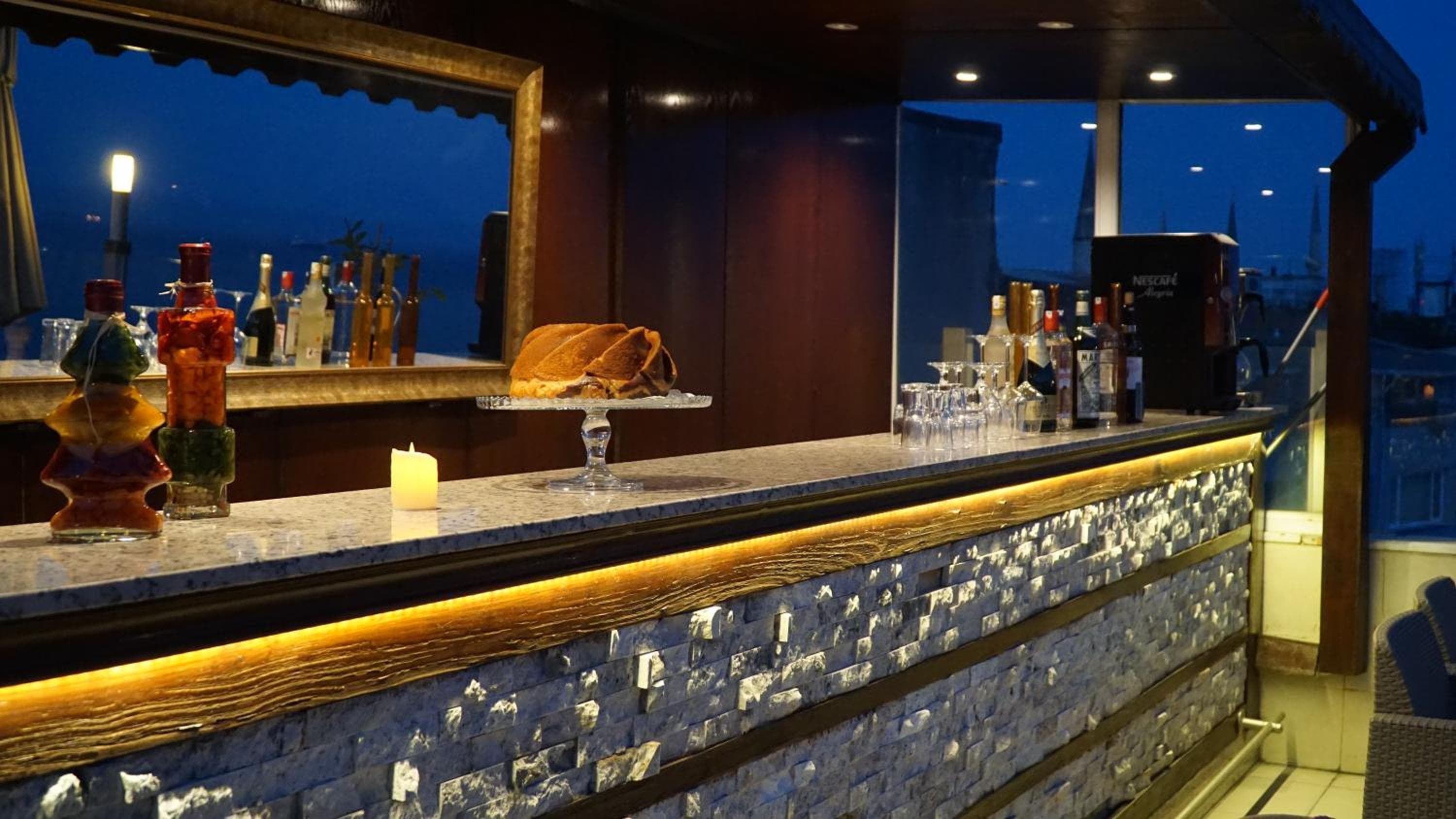 Recital Hotel — 7