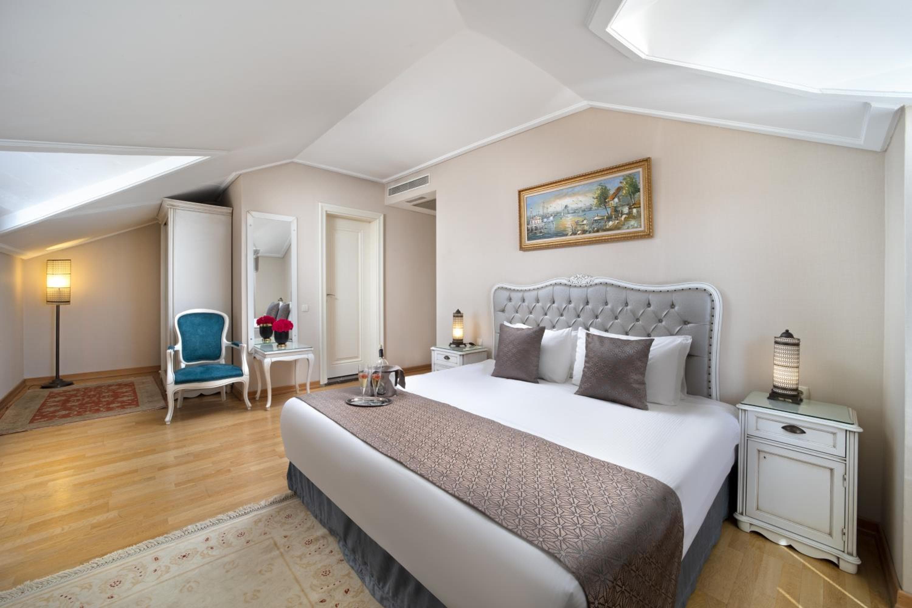 Recital Hotel — 28