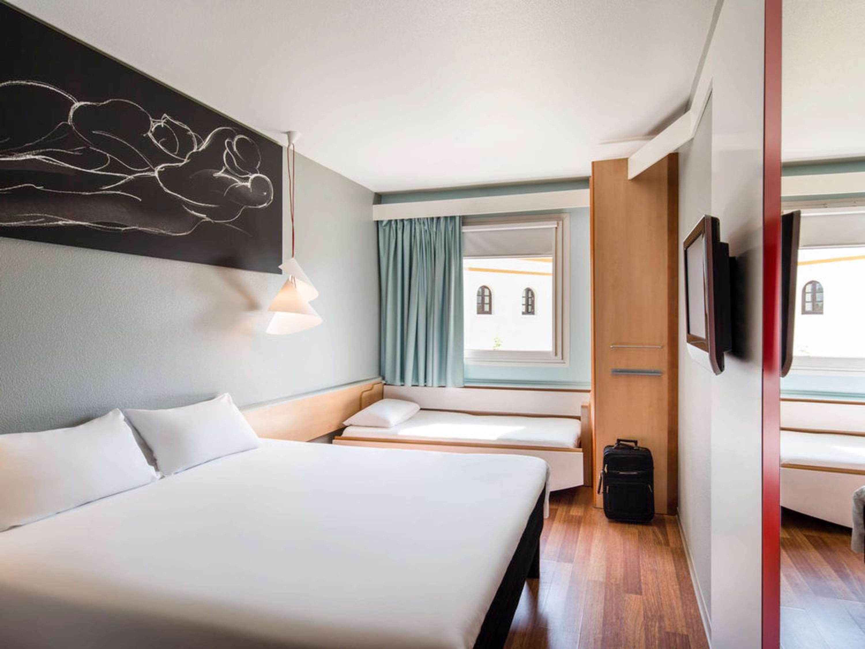 Ibis Sevilla — 15