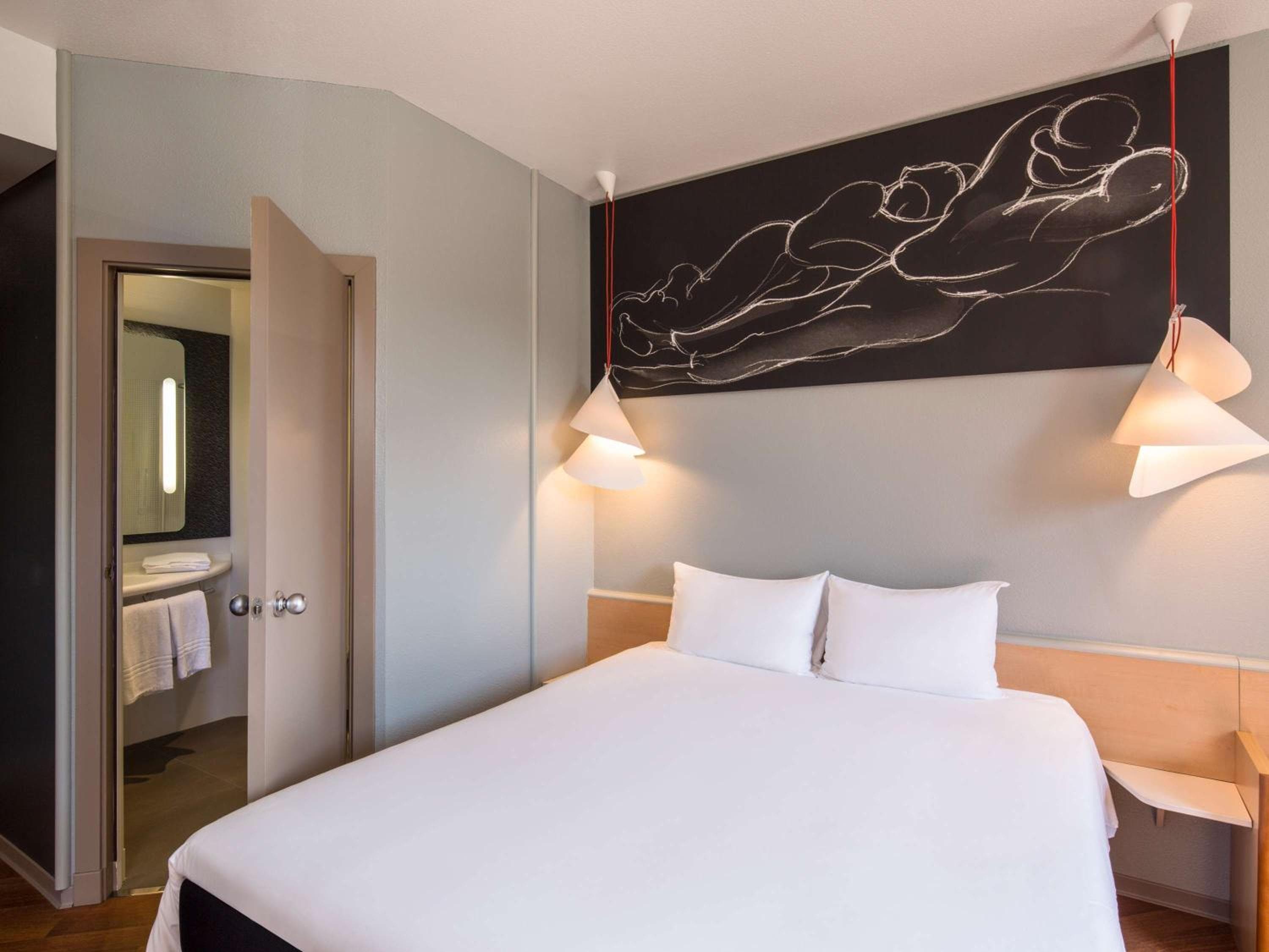 Ibis Sevilla — 24