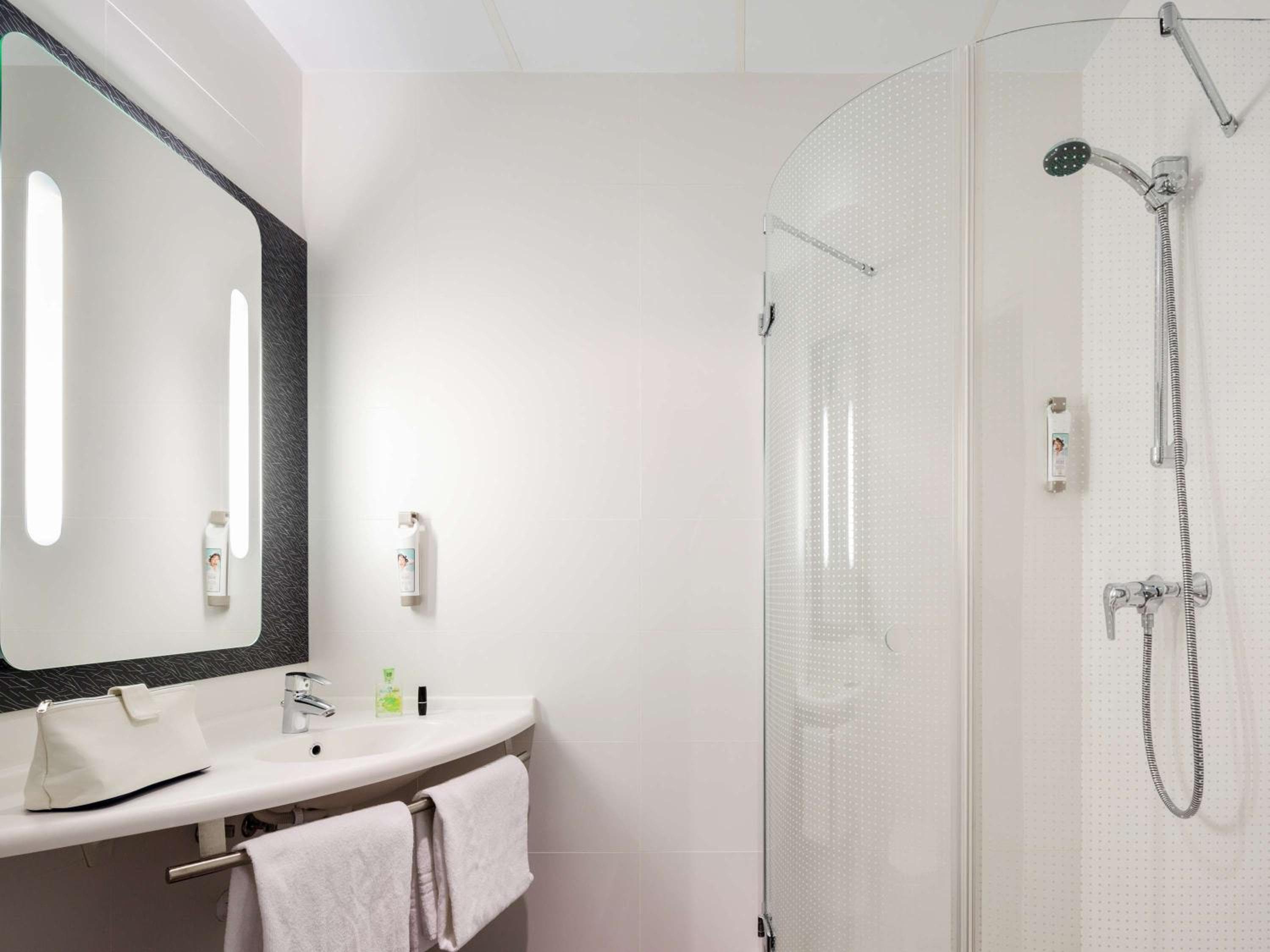 Ibis Sevilla — 11