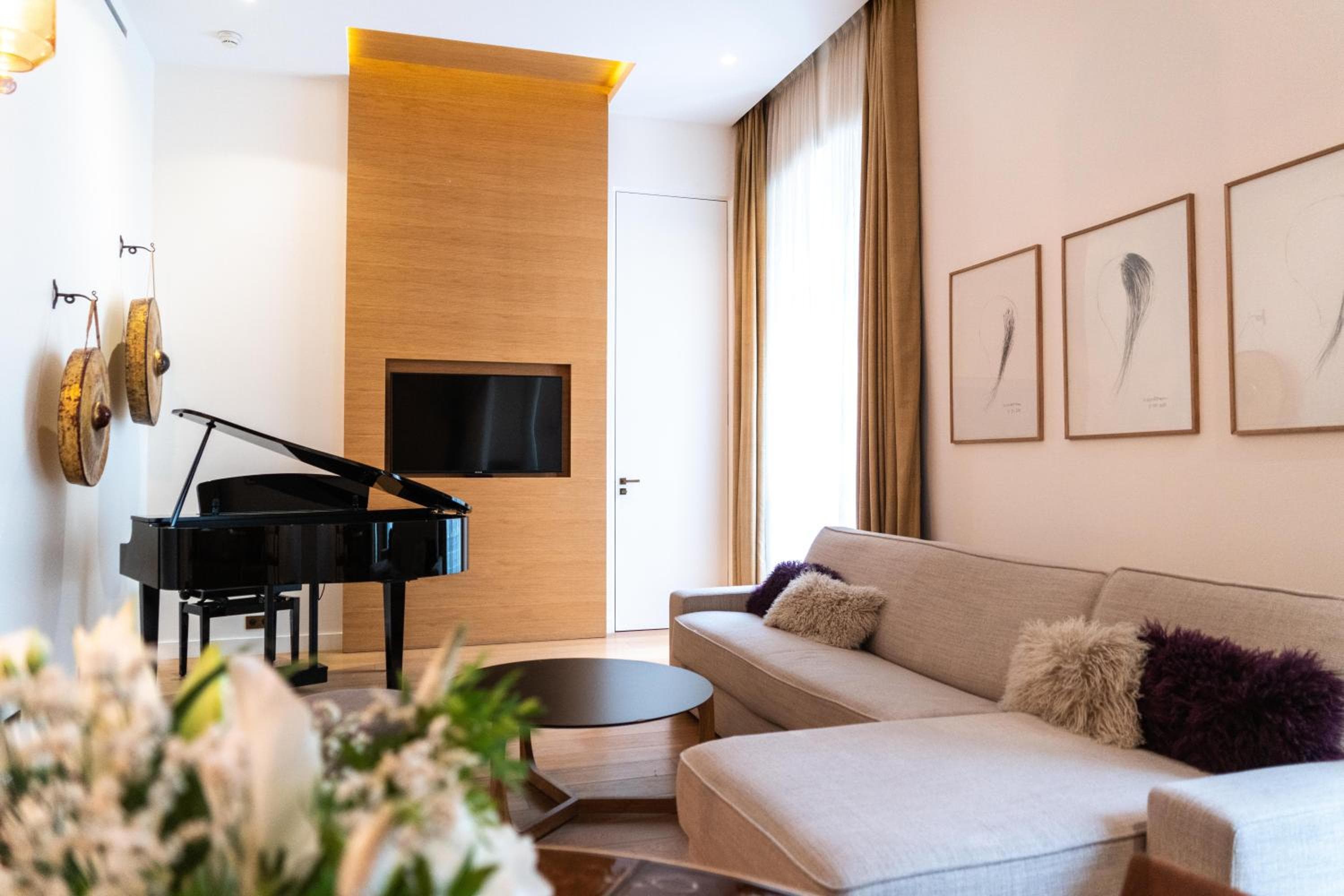 Hotel Marignan Champs-Elysées — 15