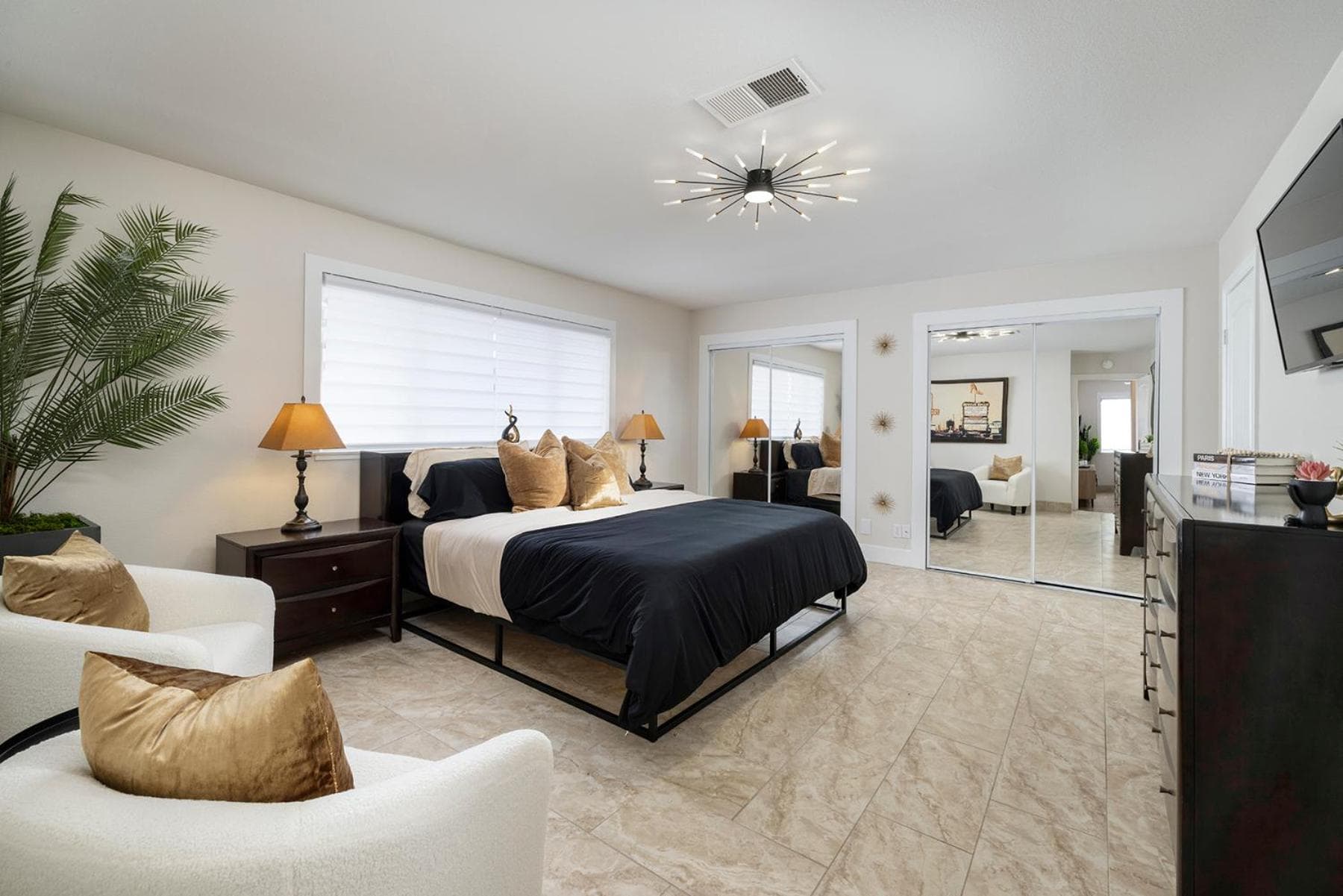 Single Story minutes from Summerlin with RV Parking & Dog Friendly — 26