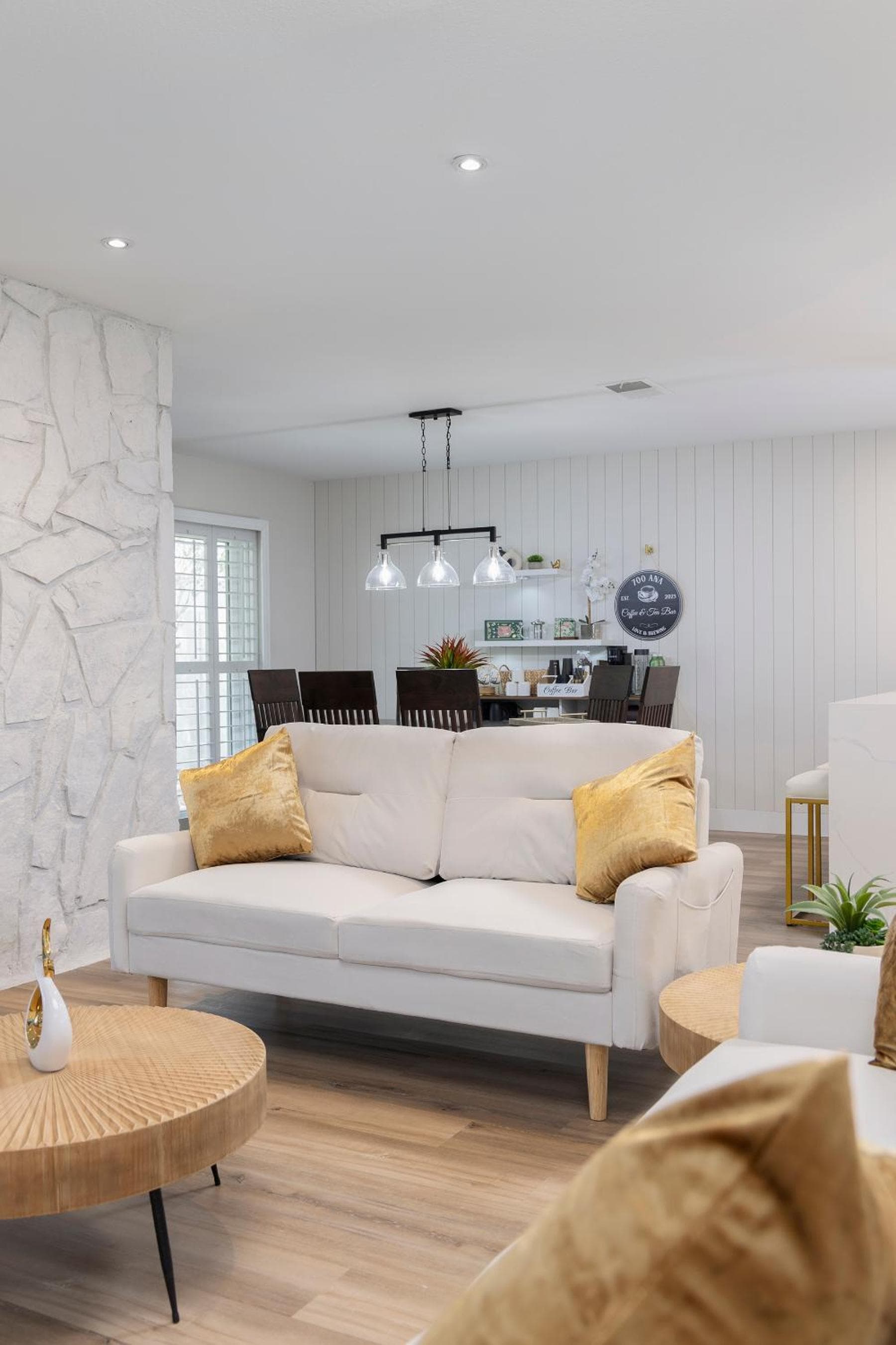 Single Story minutes from Summerlin with RV Parking & Dog Friendly — 16