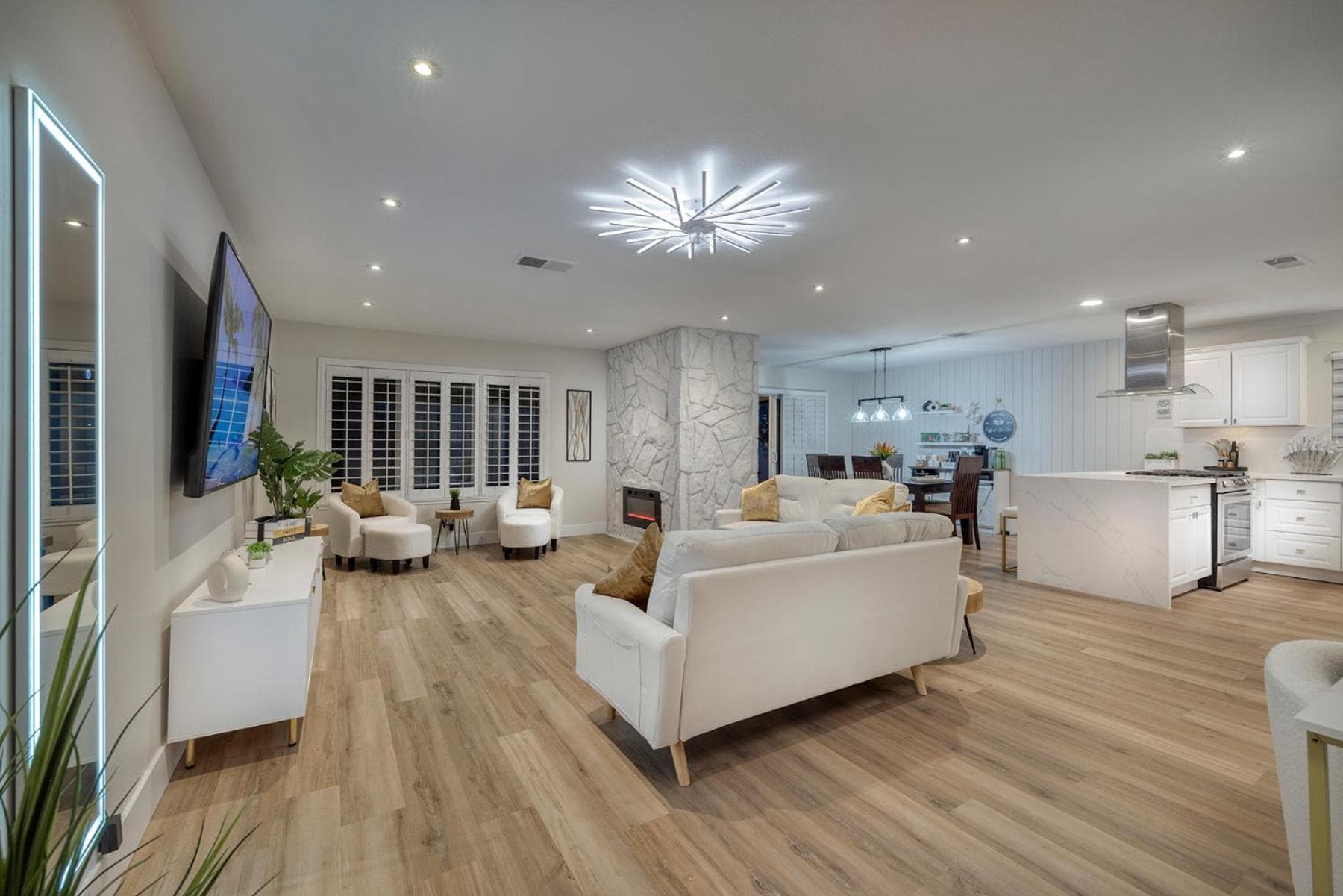 Single Story minutes from Summerlin with RV Parking & Dog Friendly — 4