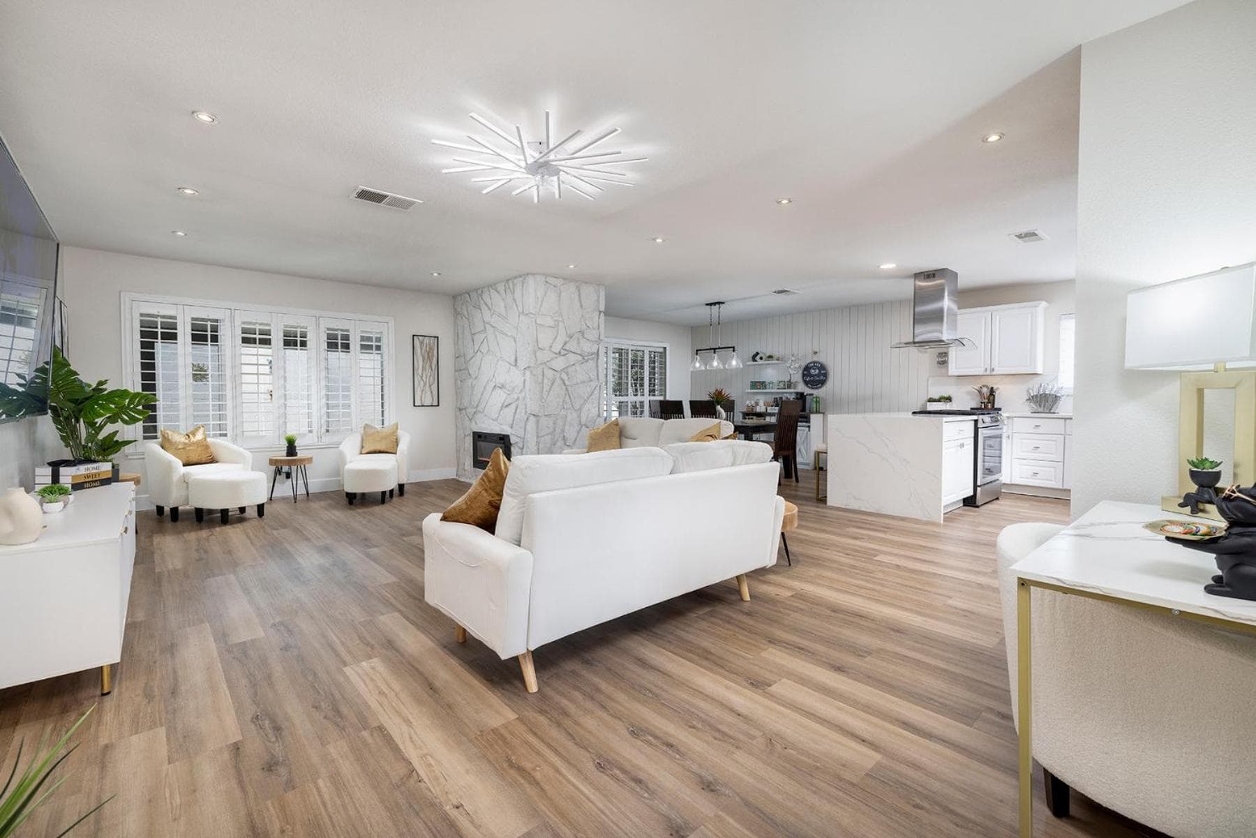 Single Story minutes from Summerlin with RV Parking & Dog Friendly — 11