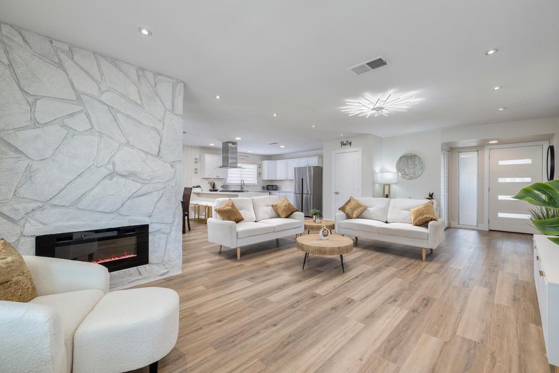 Single Story minutes from Summerlin with RV Parking & Dog Friendly — 7