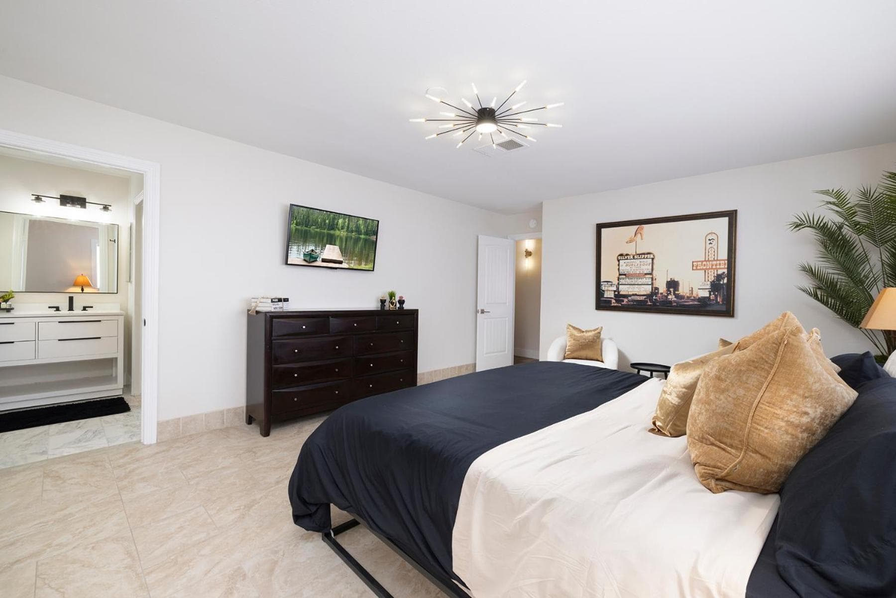 Single Story minutes from Summerlin with RV Parking & Dog Friendly — 9