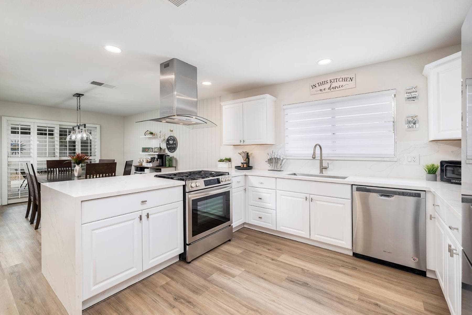 Single Story minutes from Summerlin with RV Parking & Dog Friendly — 6