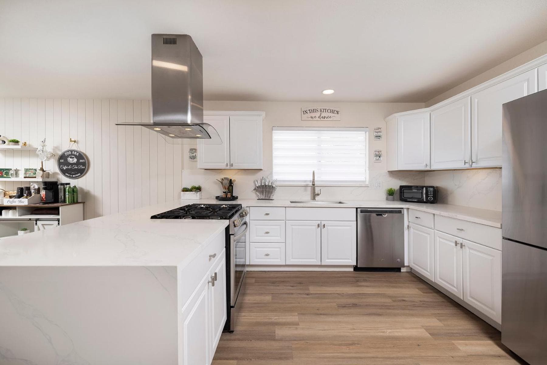 Single Story minutes from Summerlin with RV Parking & Dog Friendly — 28
