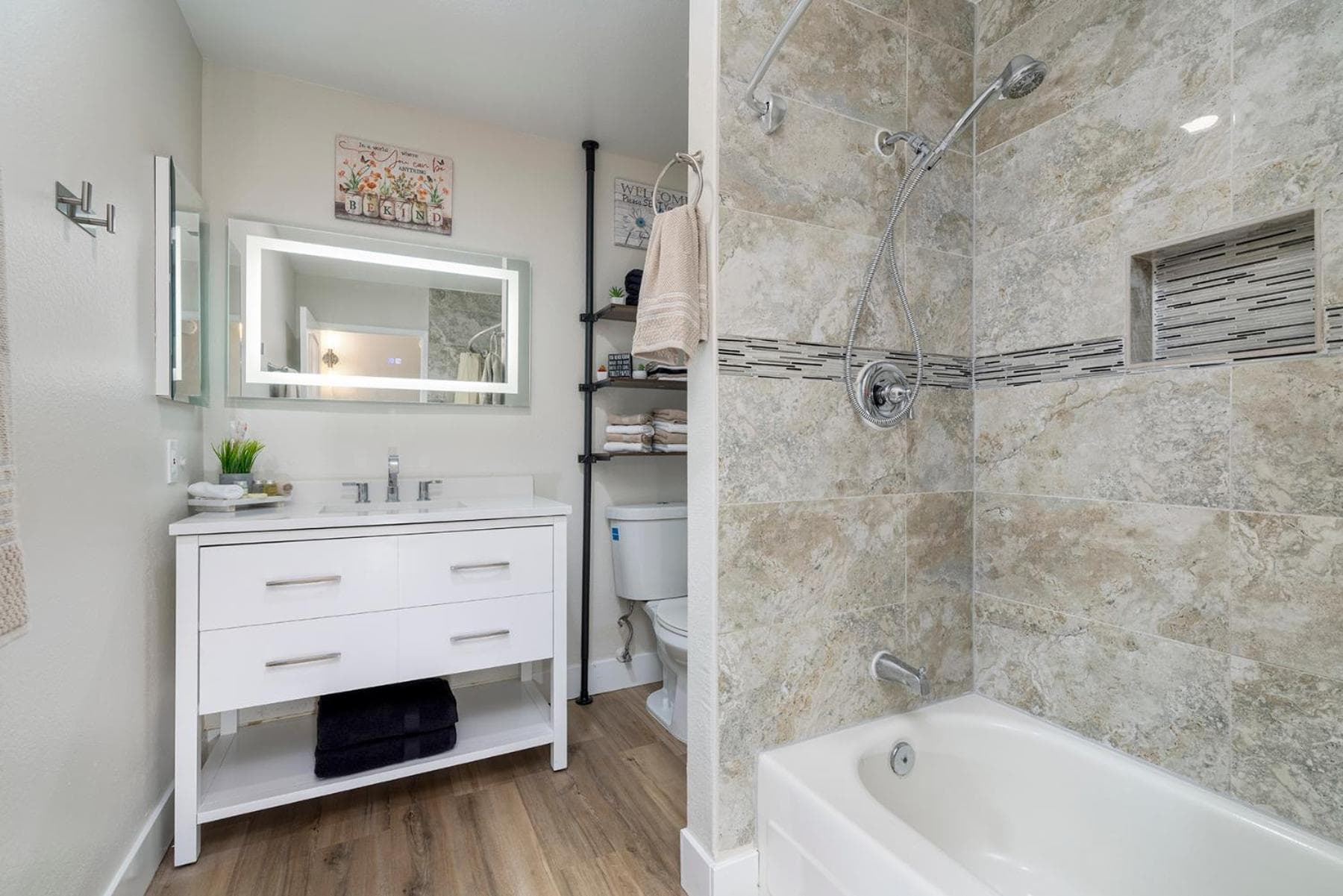 Single Story minutes from Summerlin with RV Parking & Dog Friendly — 17
